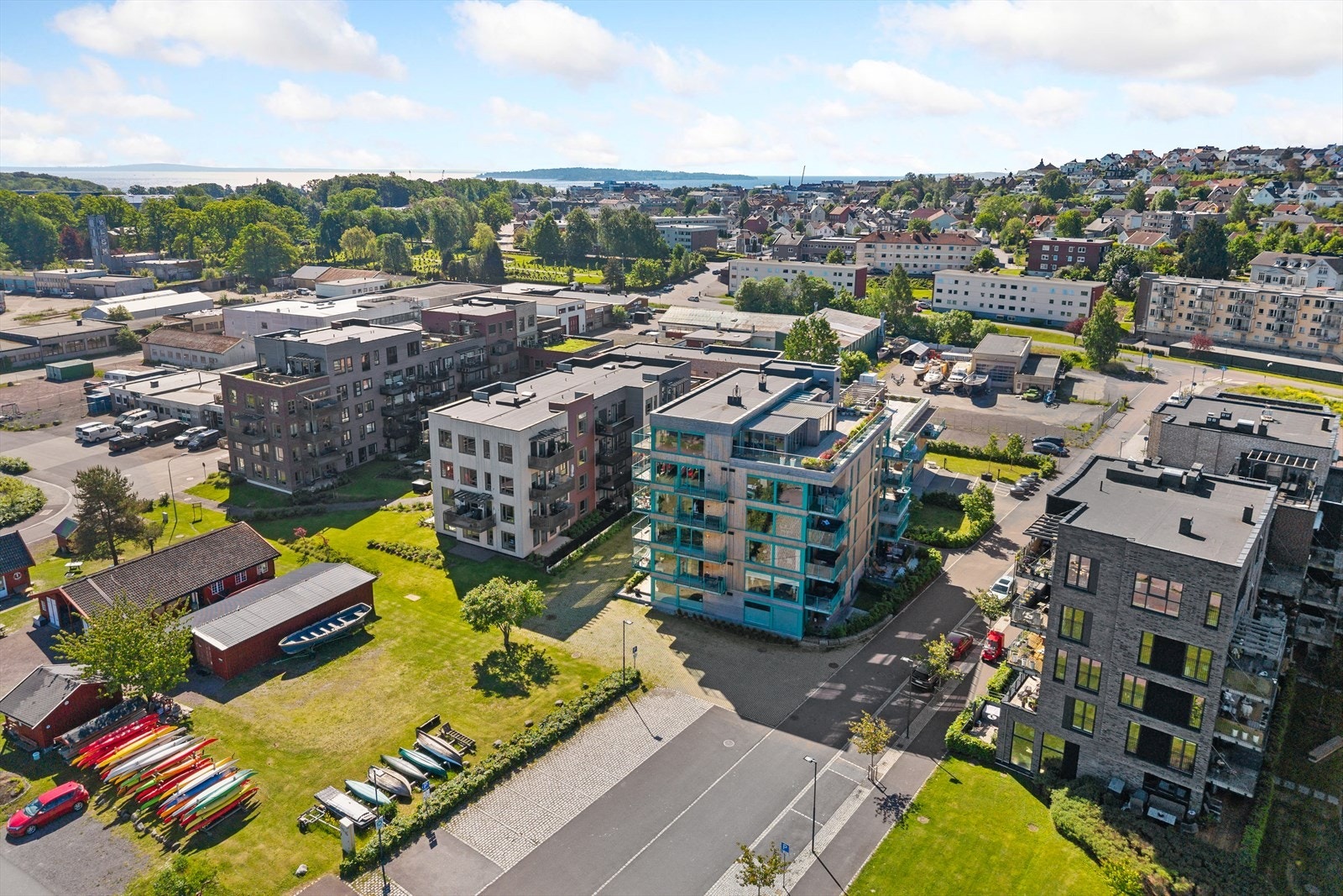 Horten sentrum ligger kun en kort spasertur unna, med et bredt utvalg av butikker, restauranter, kaféer og kulturtilbud. Galleribilde