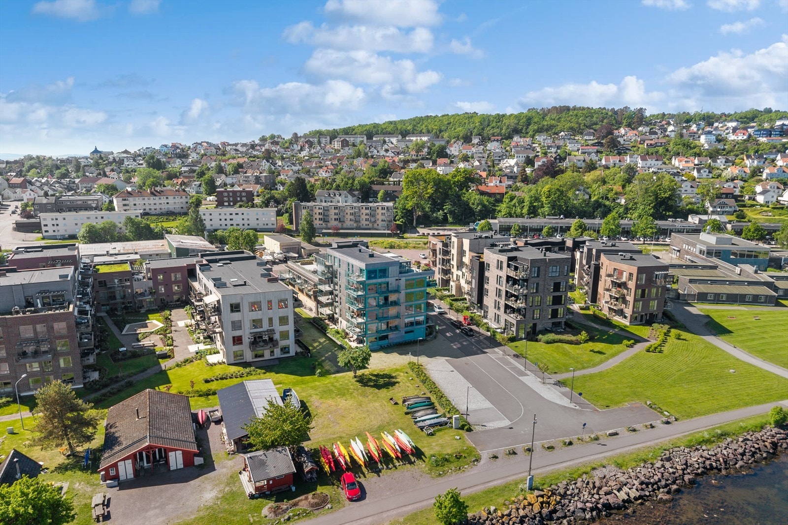 Kort vei til sjø fra leiligheten. Galleribilde