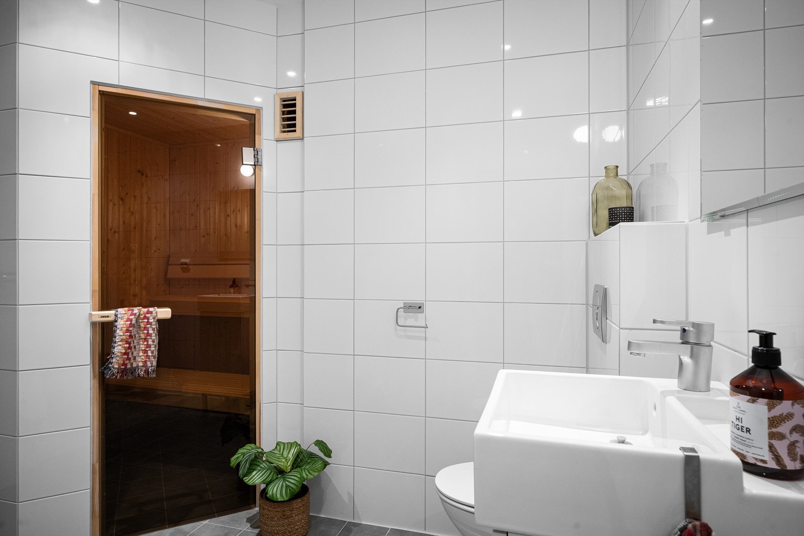 Komplette forhold for optimal hverdag. Løpeturen kan du også ta rundt Stokkavannet. Så myker du opp og restituerer i badstuen. Galleribilde