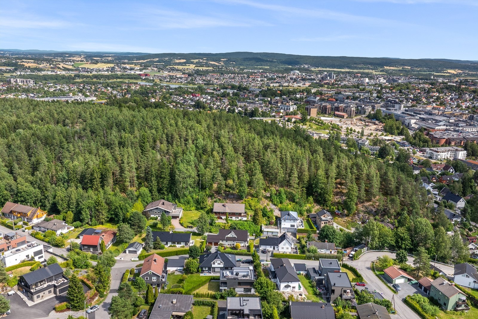 Dronefoto tatt i retning øst. Galleribilde