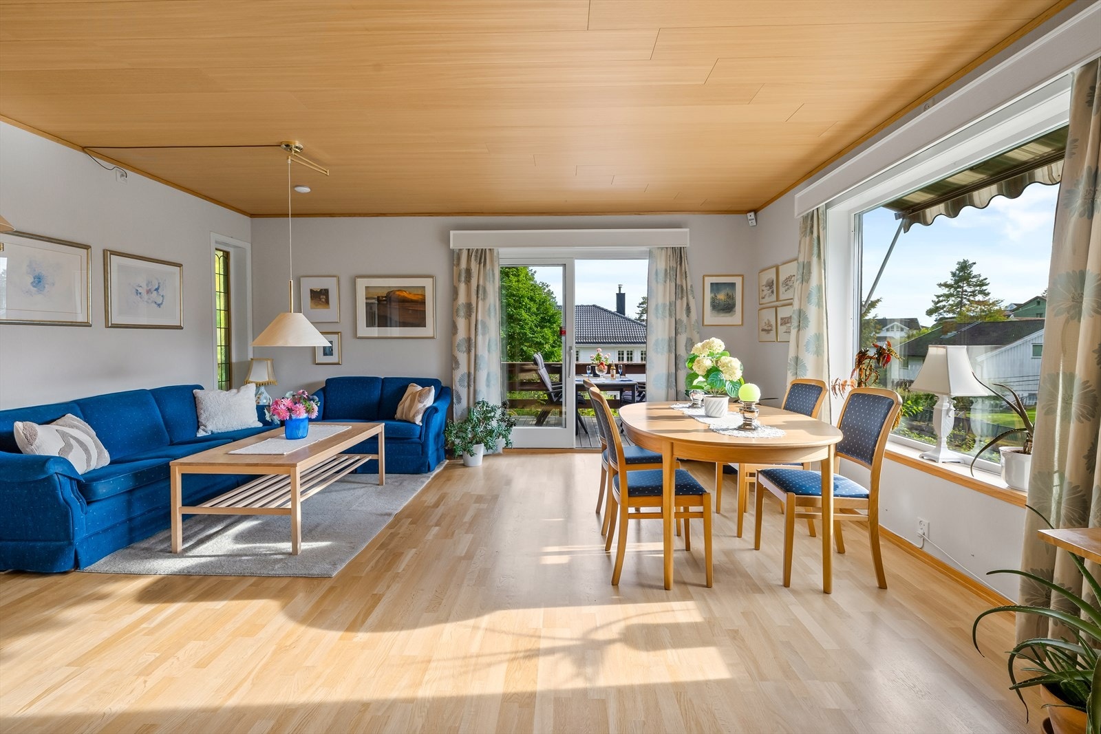 God plass til både spisestue og sofagruppe. Galleribilde