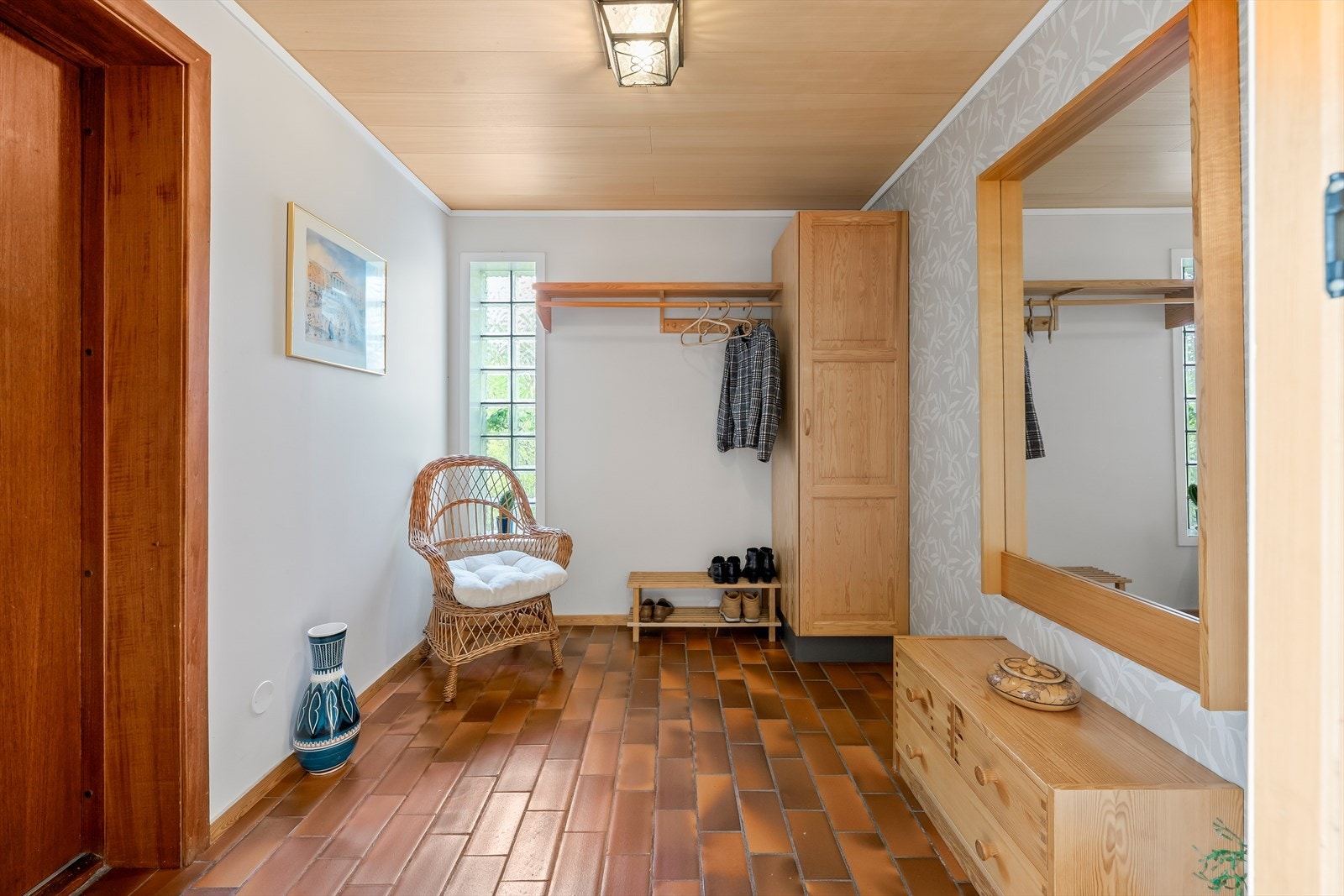 Entré med god plass til oppheng av yttertøy. Galleribilde