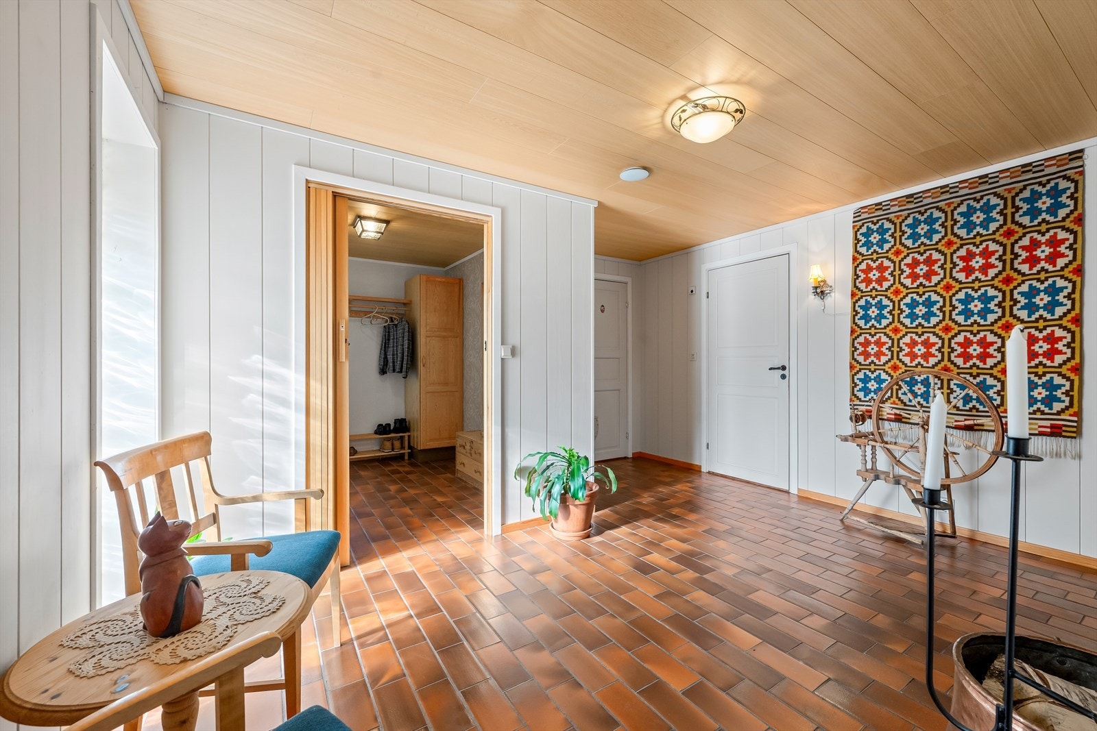 Romslig gang/hall. Galleribilde