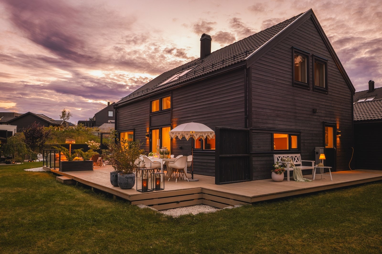 De gode solforholdene med sol fra morgen til kveld, gjør uteområdene enda mer attraktive og gir gode muligheter til å nyte flotte dager hjemme. Galleribilde