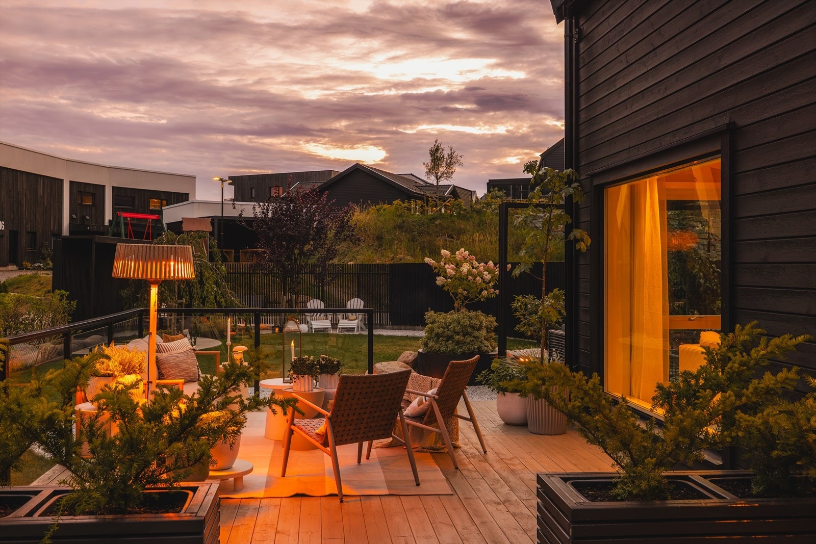 Det er mange gode, ulike og unike sittesoner. Både med tanke på vind, sol og miljø. Galleribilde