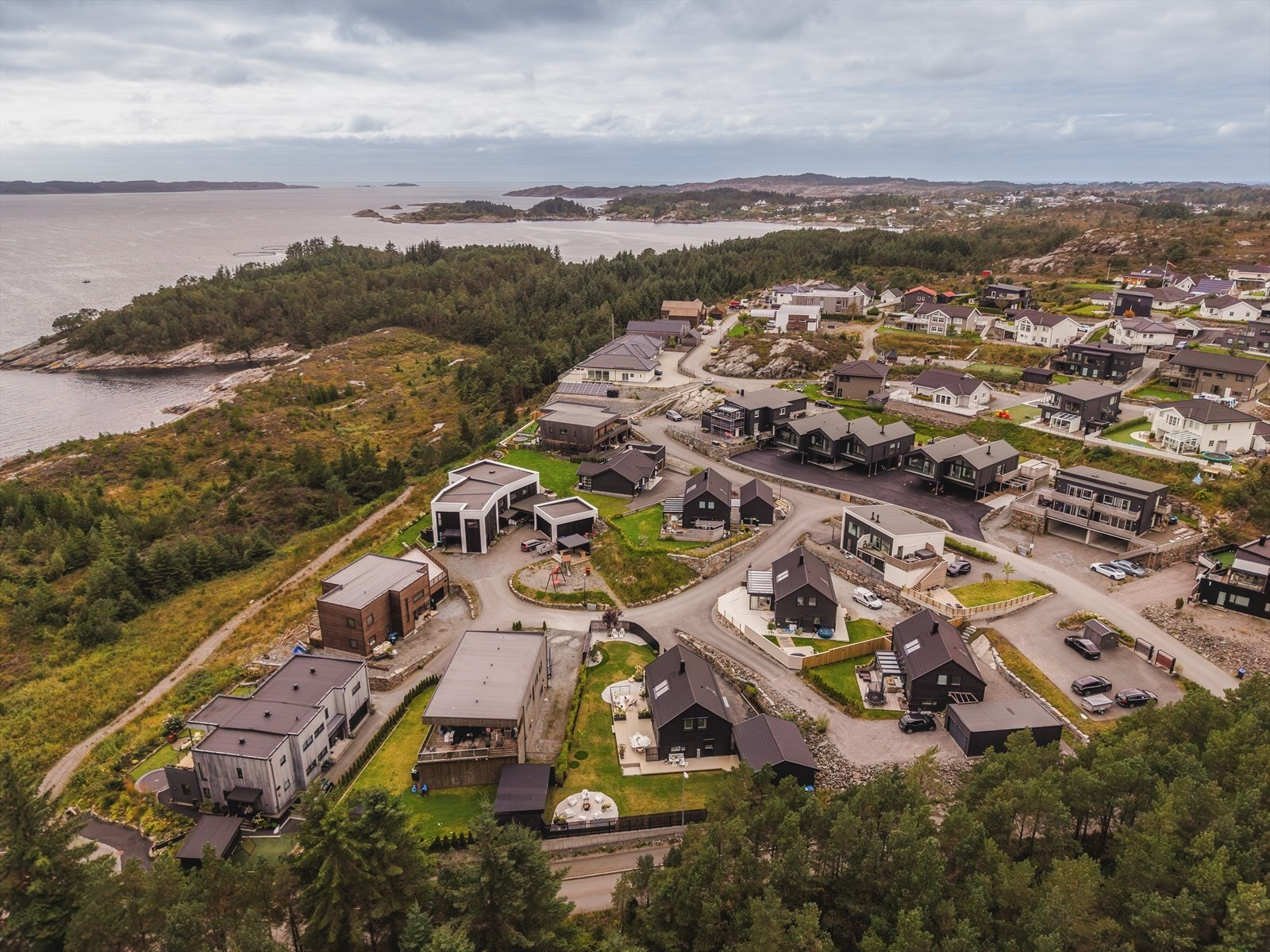Panorama Hotell og Resort med strandsone, båtmarina, spaavdeling og restaurant ligger bare 5 minutter unna med bil. Galleribilde