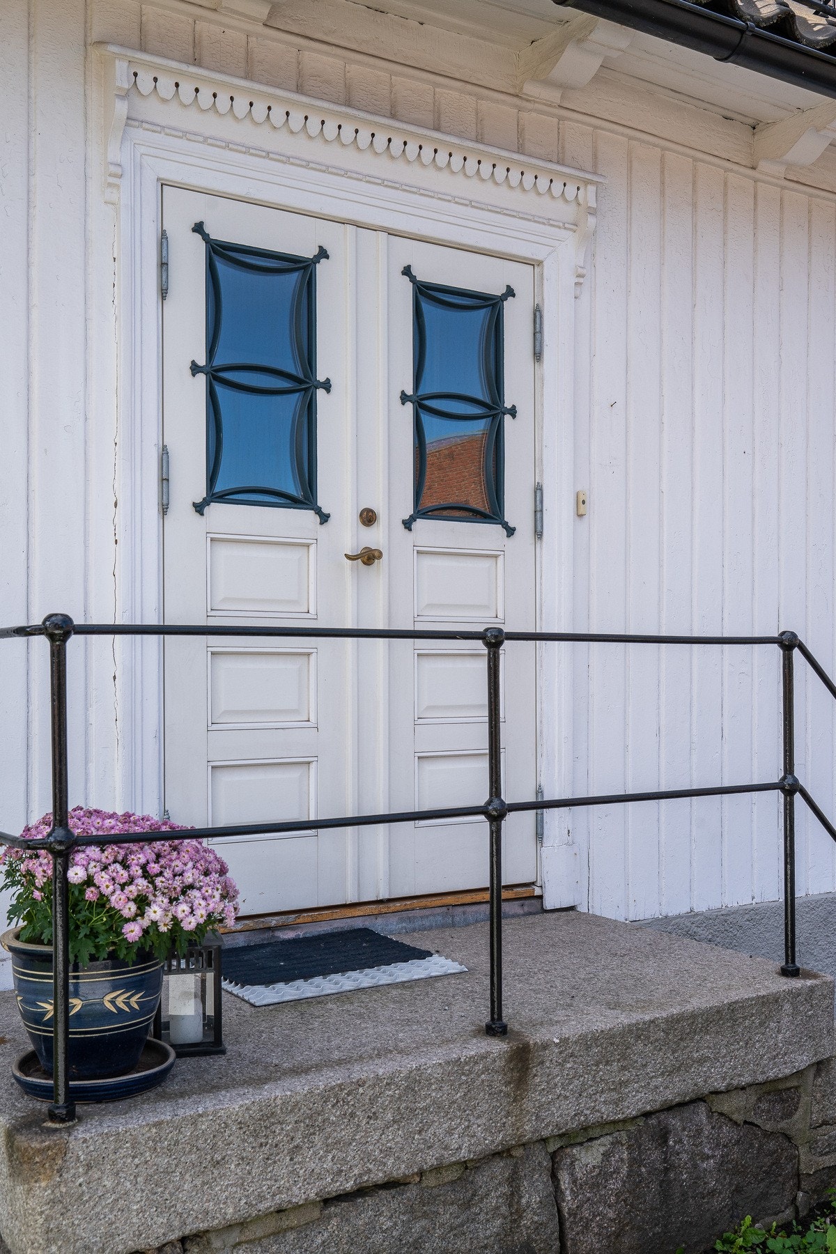Da åpner vi døren og fortsetter på innsiden Galleribilde