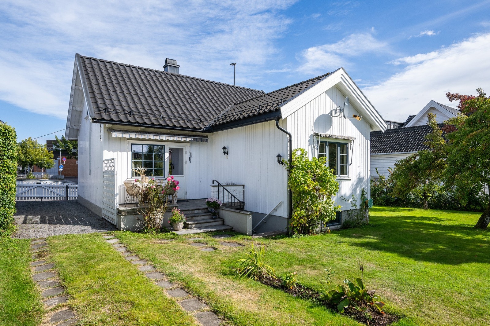 Da avslutter vi rundturen med noen flere bilder av hagen og nærområdet Galleribilde
