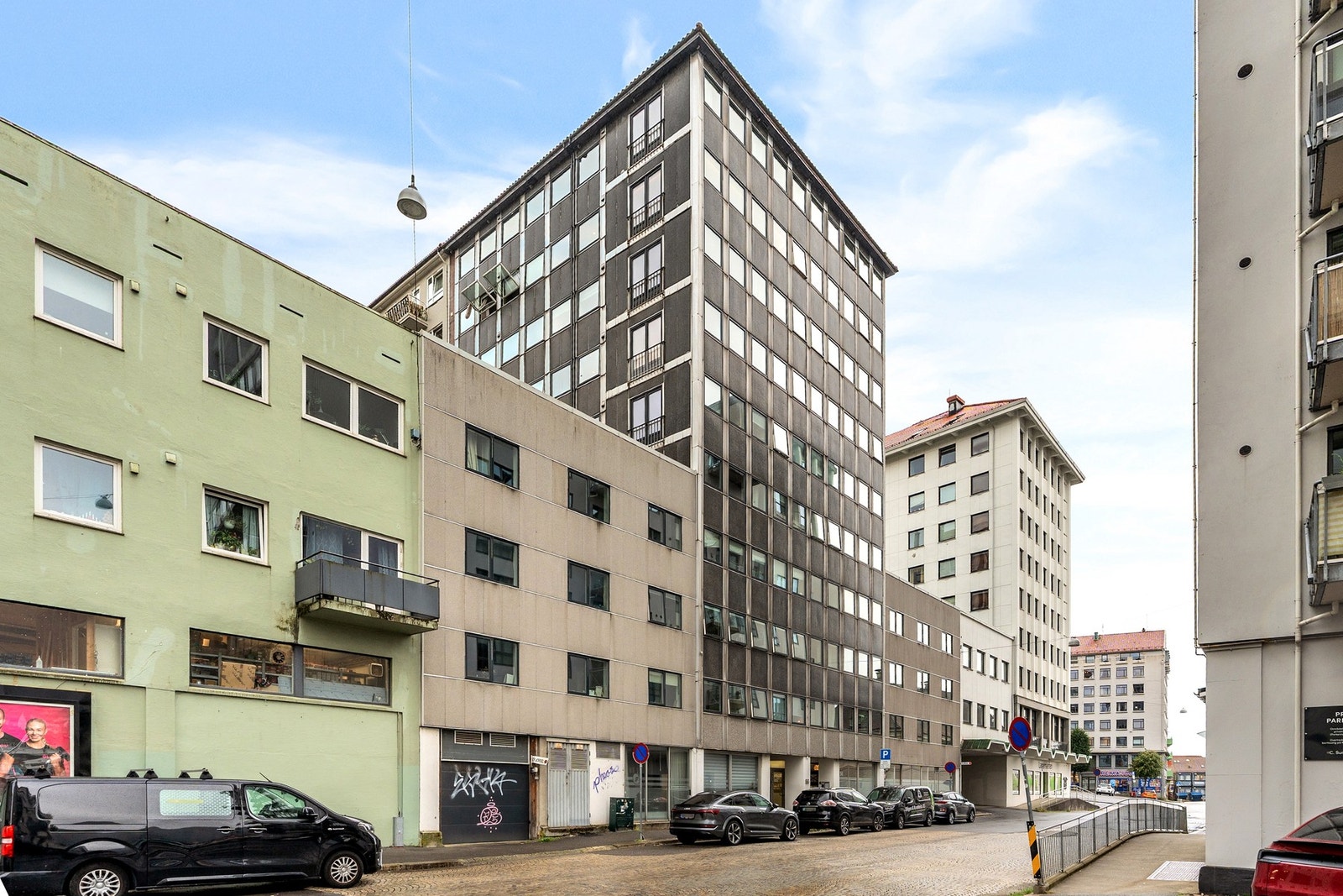 Sameiet består av 36 boligseksjoner og 3 næringsseksjoner. Galleribilde