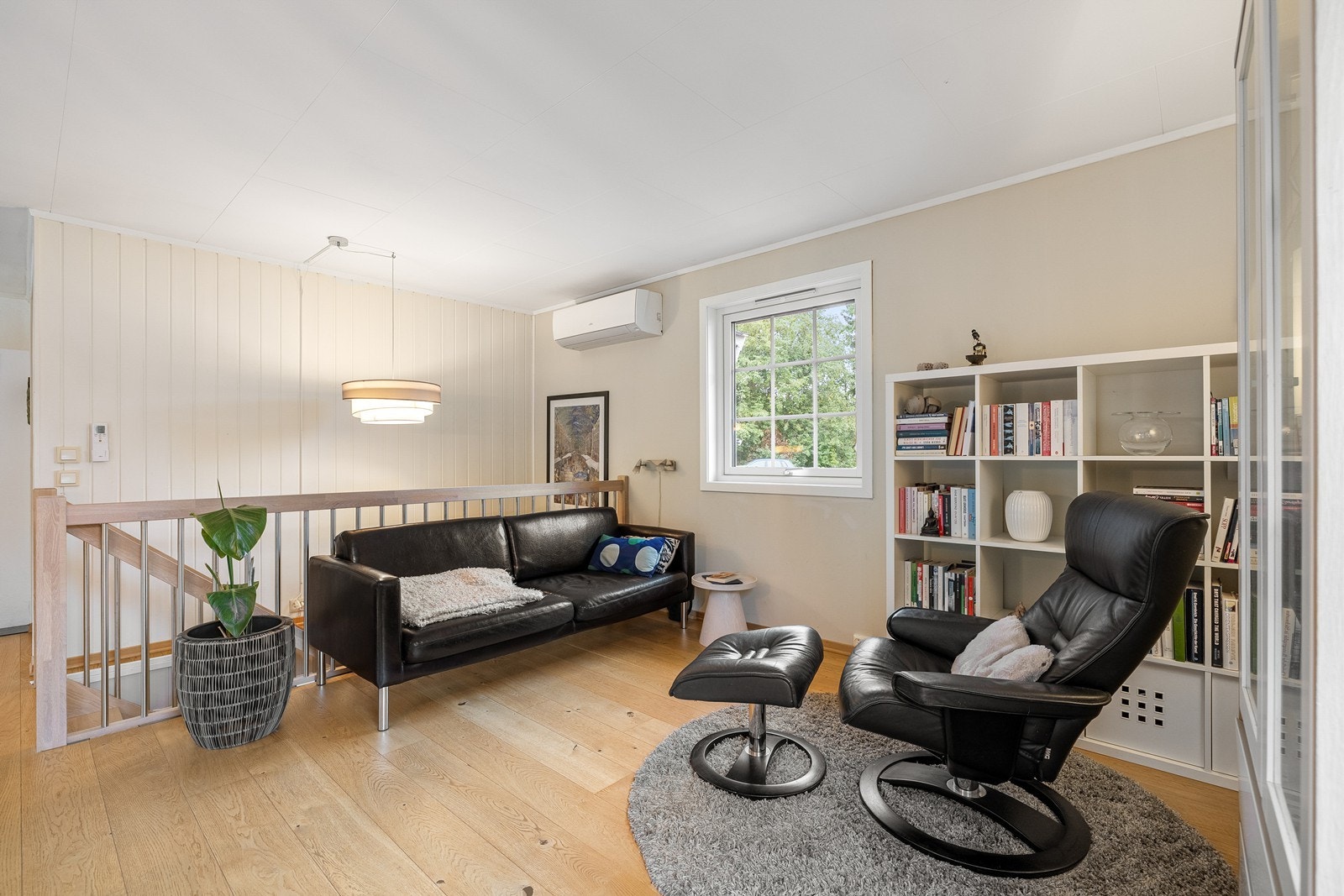 Koselig sittegruppe i 1. etasje med utsikt og god atmosfære. Galleribilde