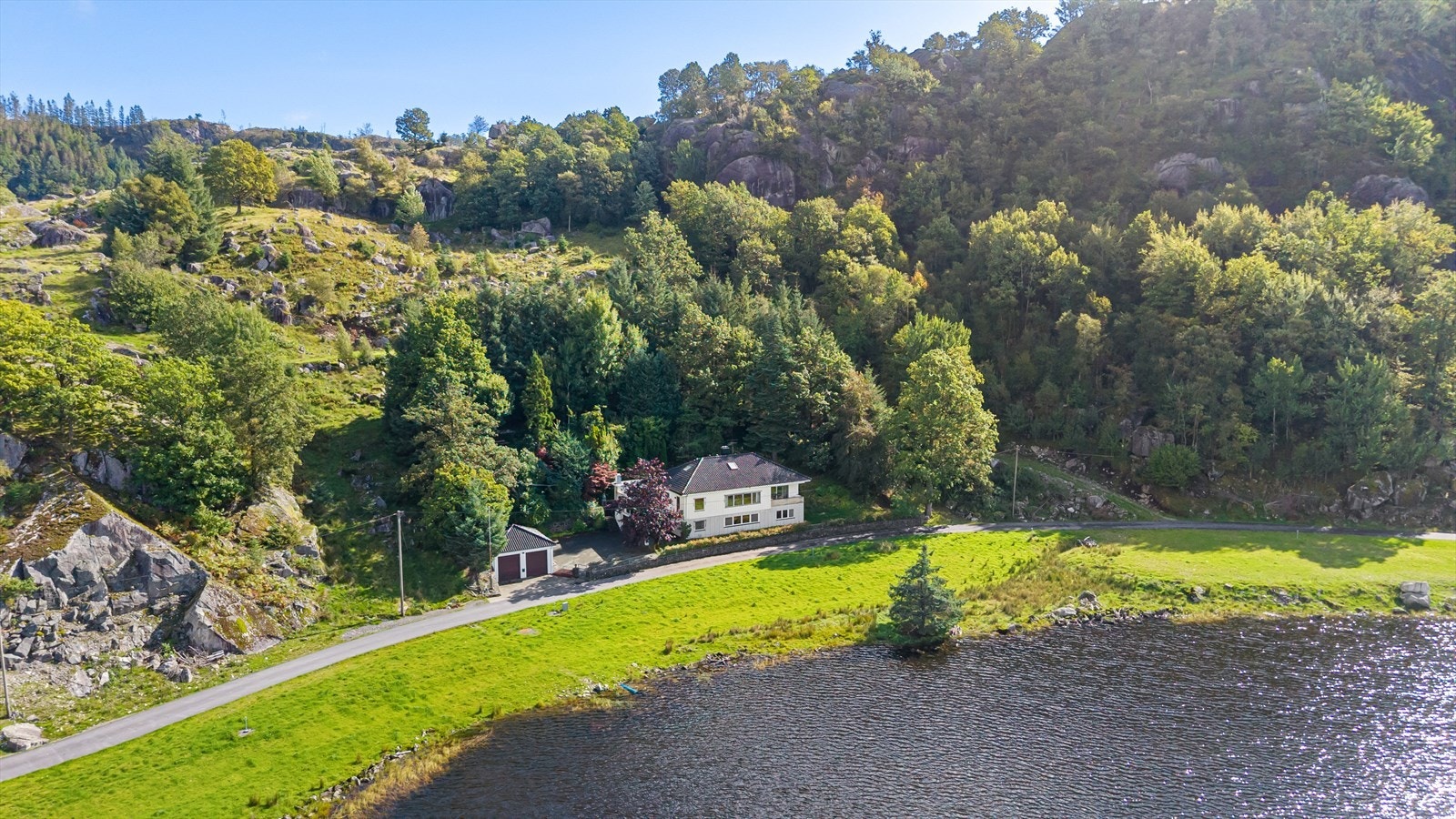 Perfekt kombinasjon av landlige omgivelser, vakker natur og nærhet til Egersund. Galleribilde