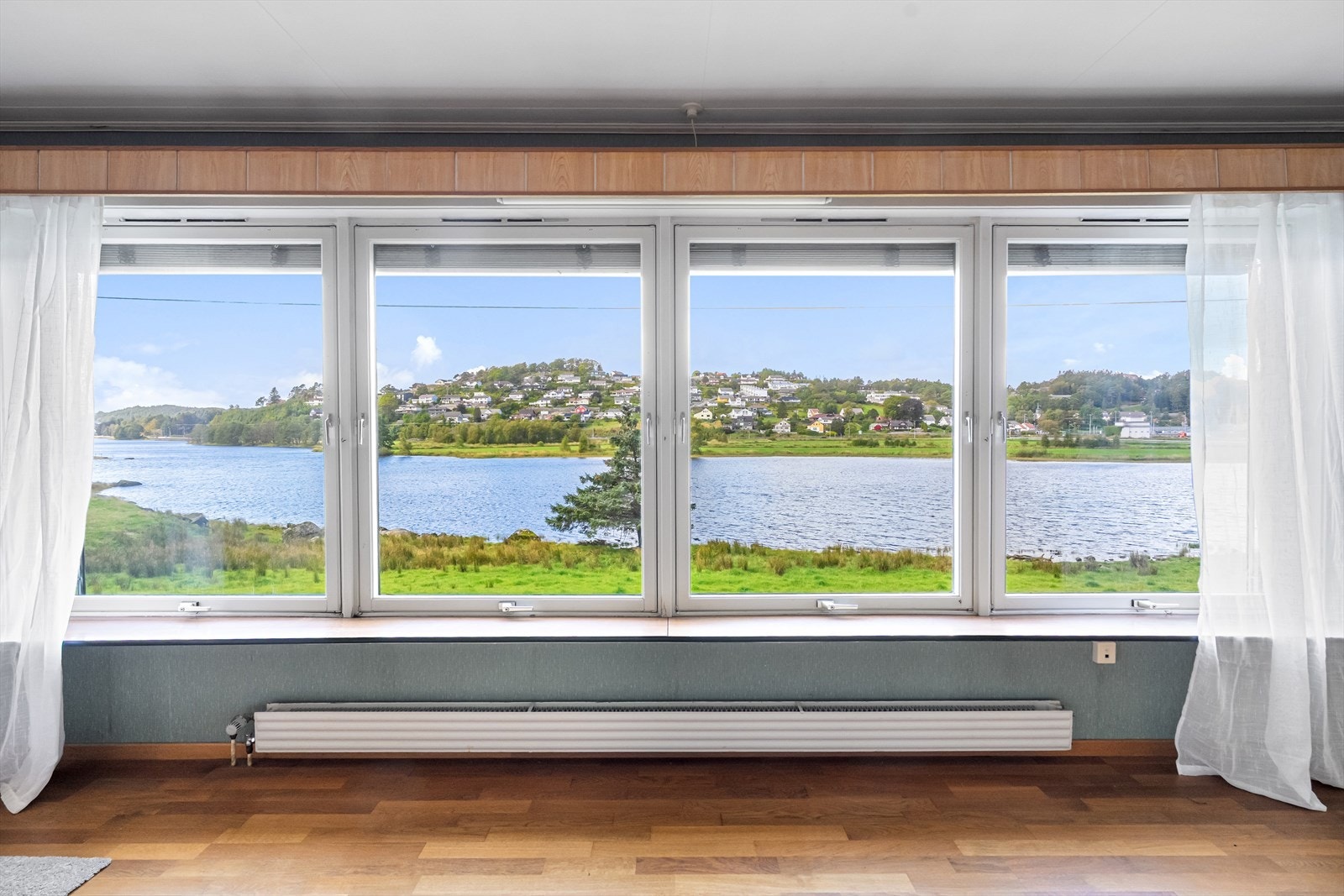 Nytelig panoramautsikt mot Slettebøvatnet Galleribilde