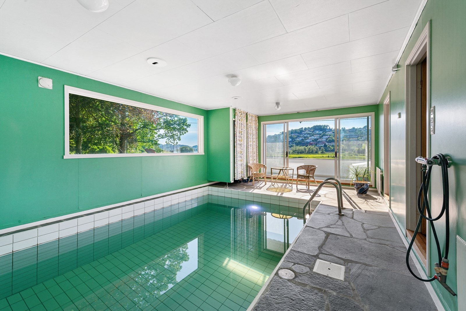 Arkivfoto: viser bassenget med vann Galleribilde