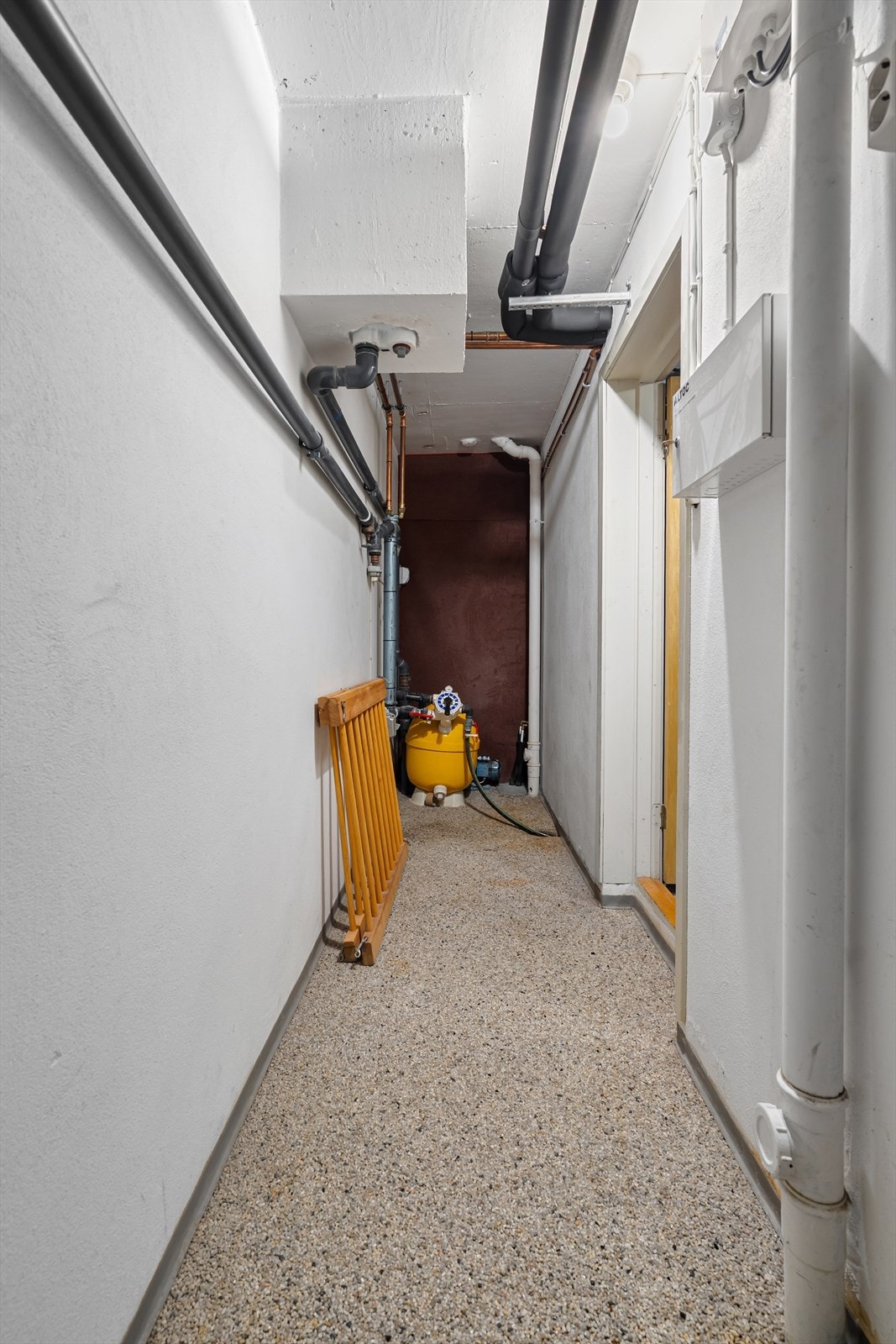 Teknisk rom på innsiden av vaskerommet Galleribilde