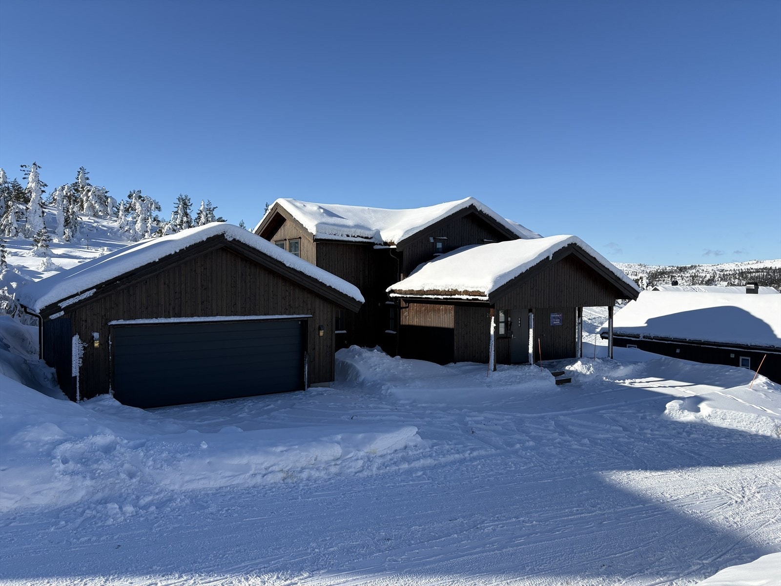 Stor, nyere familiehytte på toppen av Rytterspranget | HØY STANDARD | Supre solforhold og flott utsikt | Ski in/out | Dobbel garasje Galleribilde