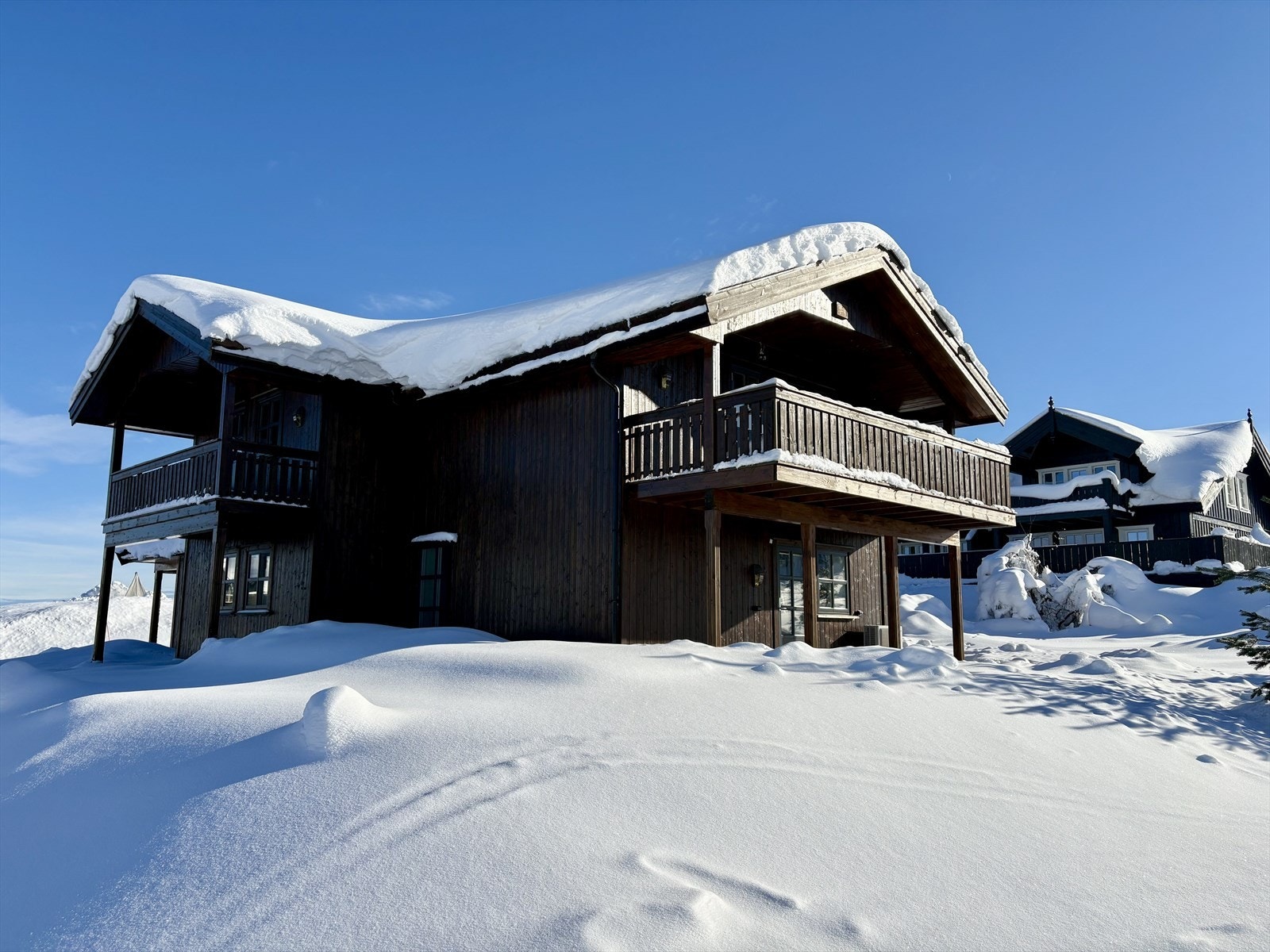 Her er det bare å spenne på seg skia - eller turstøvlene - og rusle ut i supre ski/turløyper som er etablert i området, eller renne rett inn i alpinbakken. Galleribilde