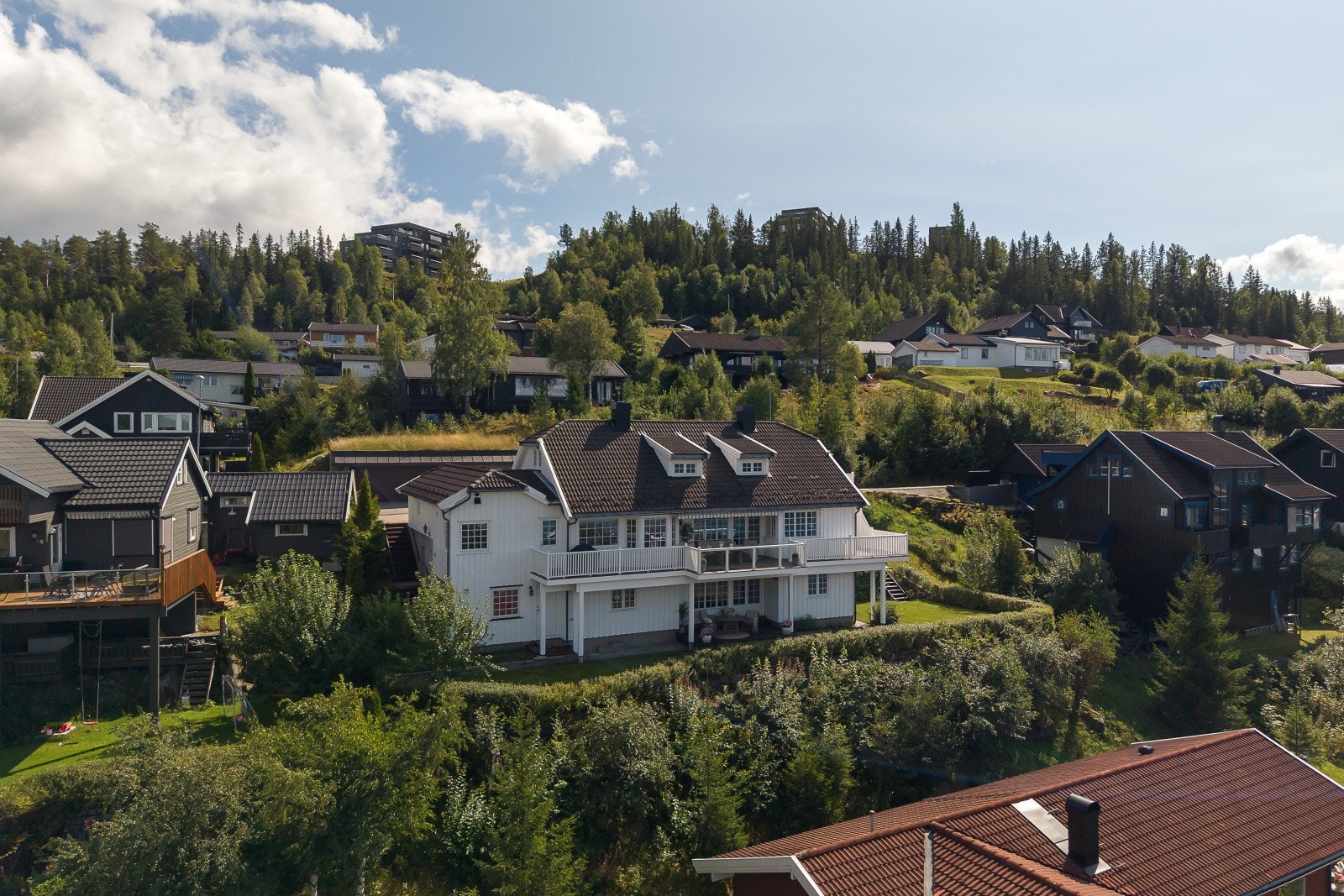 Oversikt over eiendommen og dens plassering i nabolaget. Galleribilde