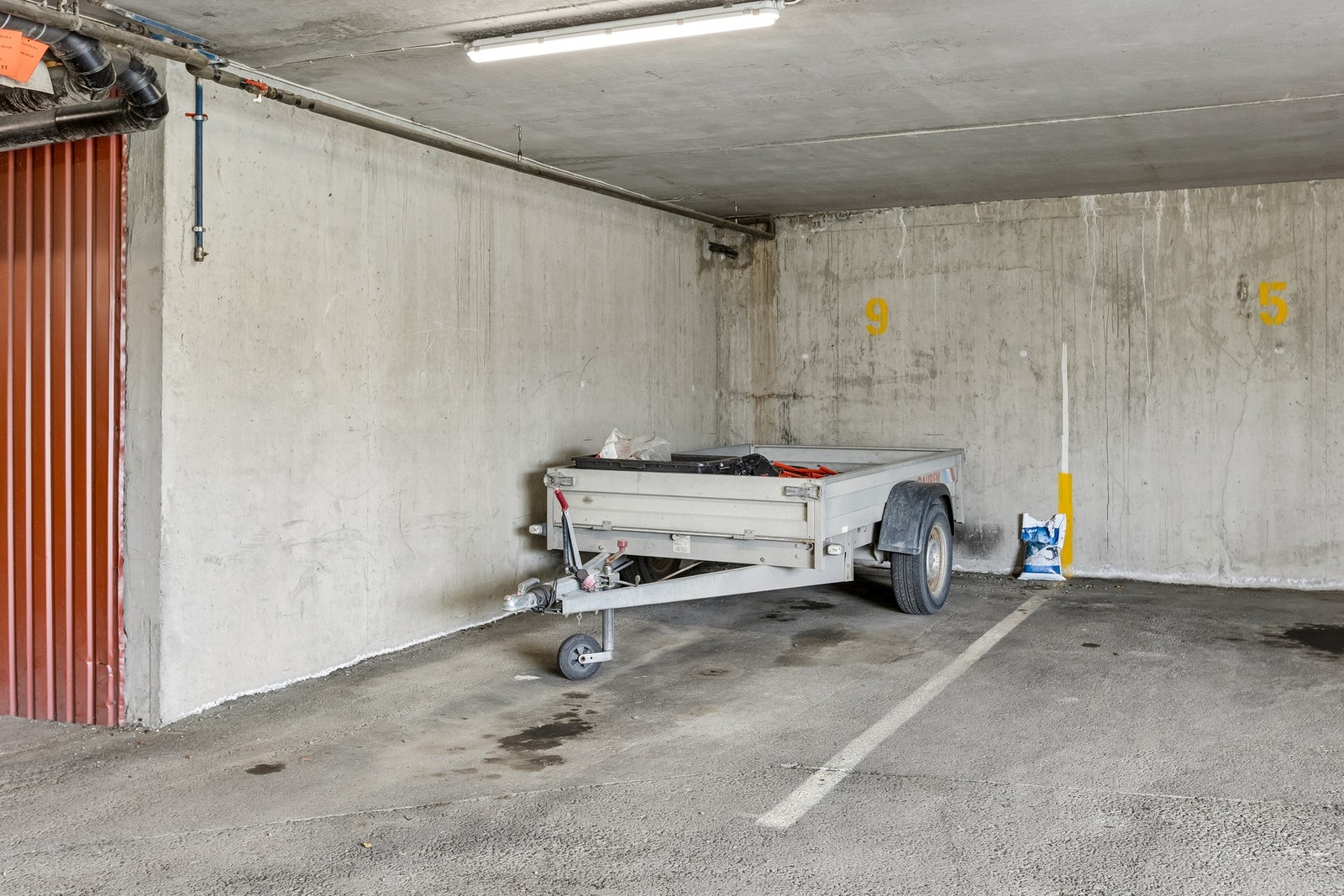 Praktisk parkering i oppvarmet garasjekjeller. Galleribilde