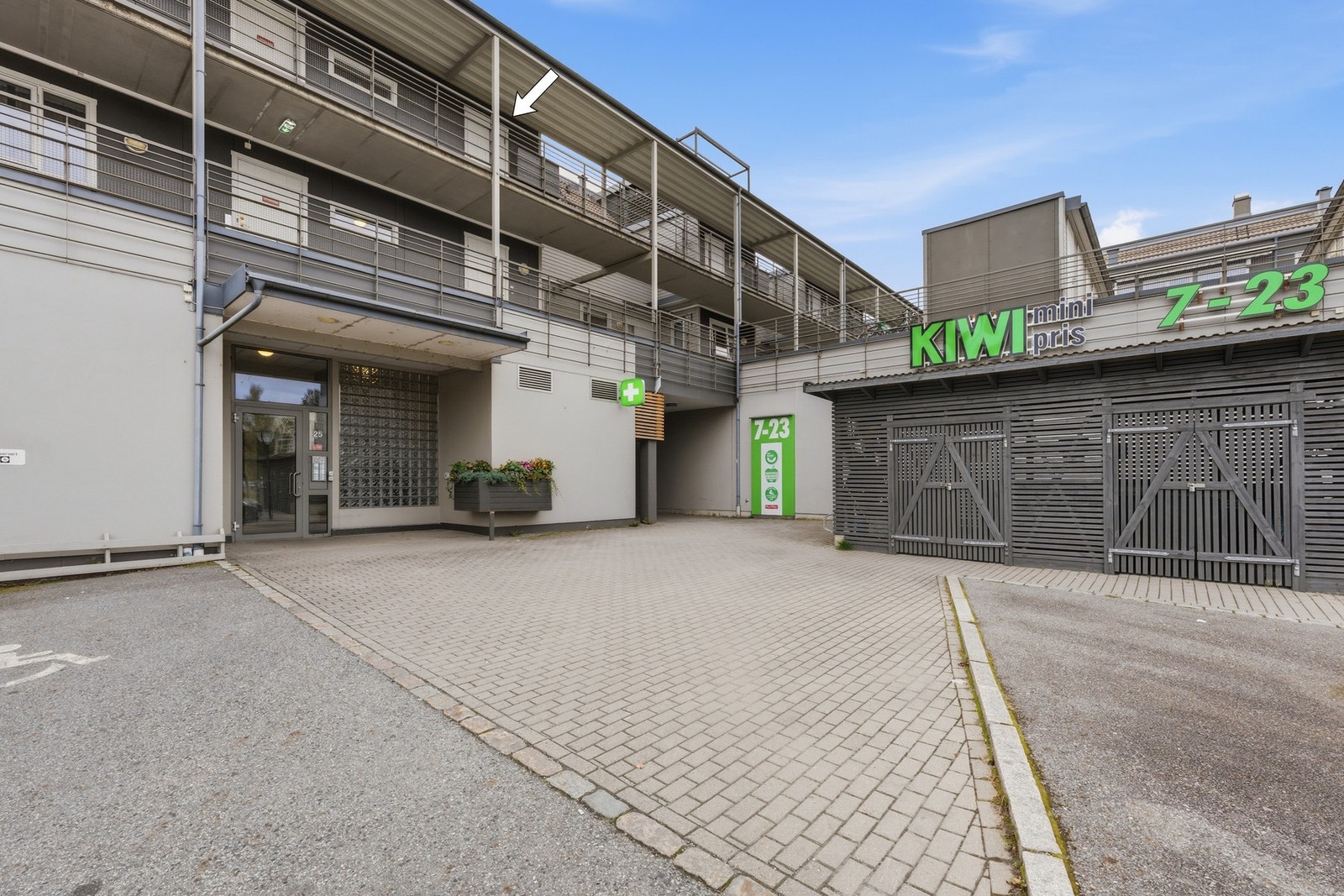 Bilde av fasade ved inngangspartiet. Galleribilde