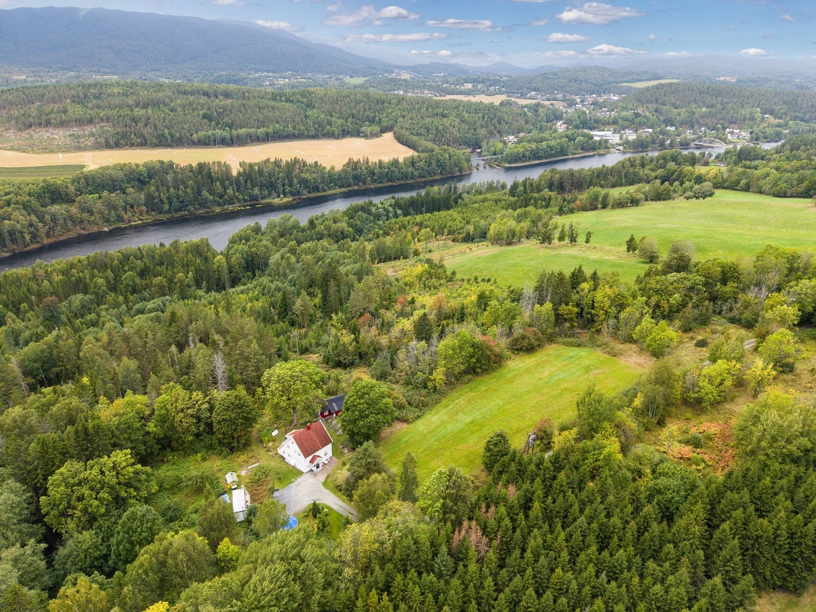 Nærområdet byr på flotte turmuligheter langs Drammenselva og i omkringliggende skogsområder. Galleribilde