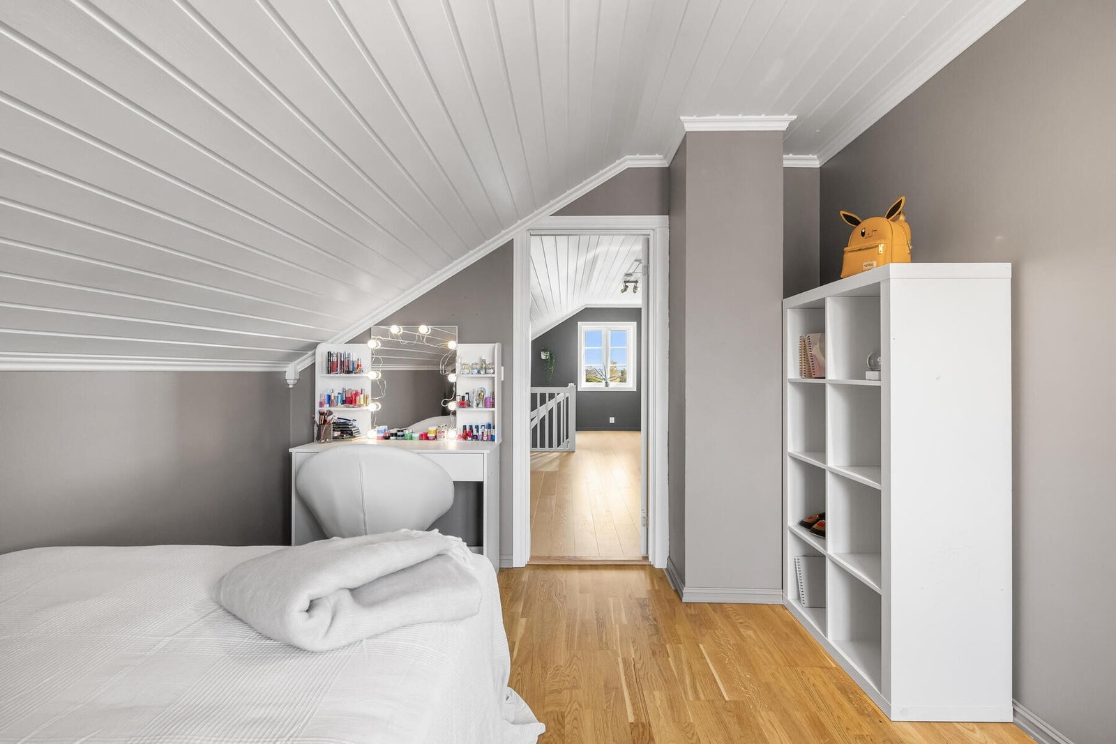 Det andre av tre soverom i loftsetasjen. Galleribilde