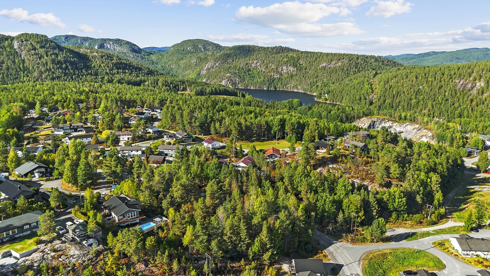 Til vinterparadiset Gautefall, med alpinanlegg og skiløyper, er det ca. 30 minutter med bil Galleribilde