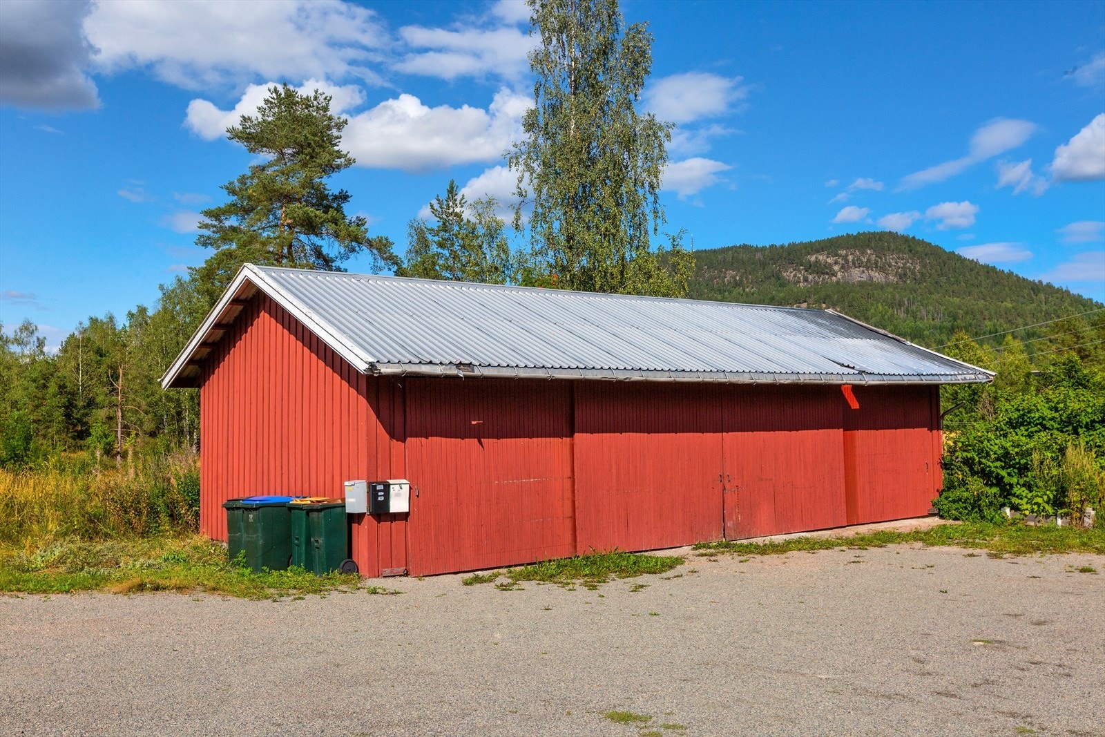 Fasade på den store garasjen Galleribilde
