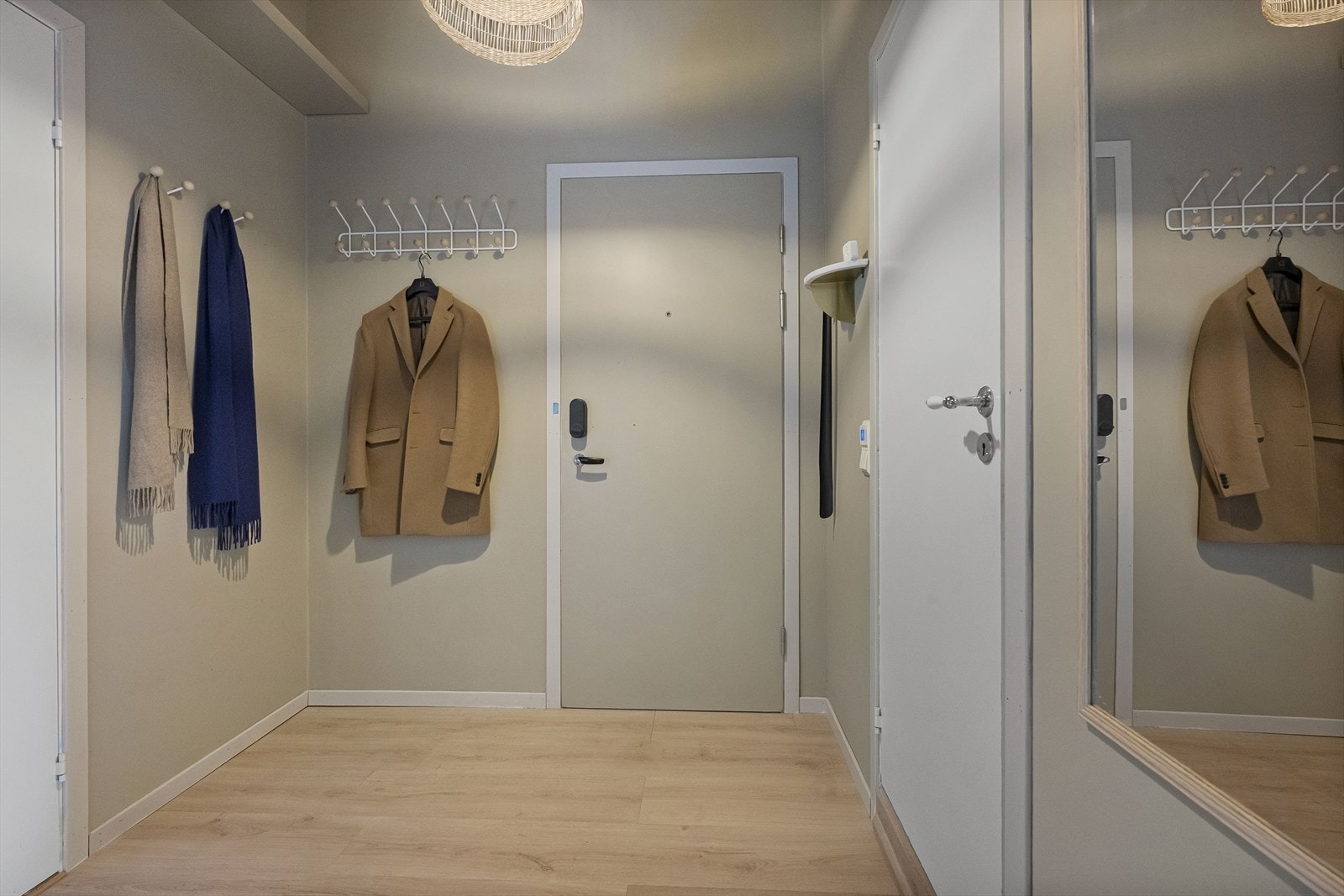 Velkommen inn! Praktisk kodelås på inngangsdør. Galleribilde