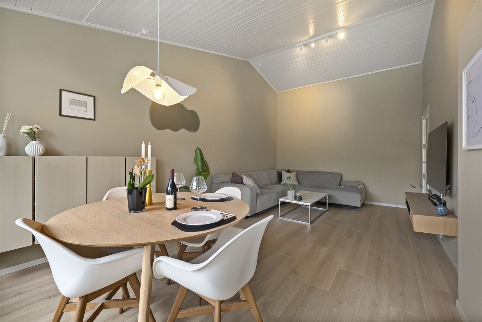 God plass til både sofagruppe og spisebord Galleribilde