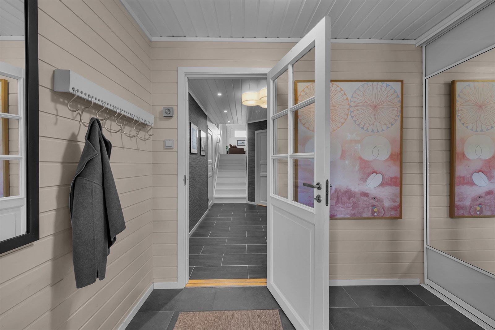 Entre / gang med skyvedørsgarderobe. Galleribilde