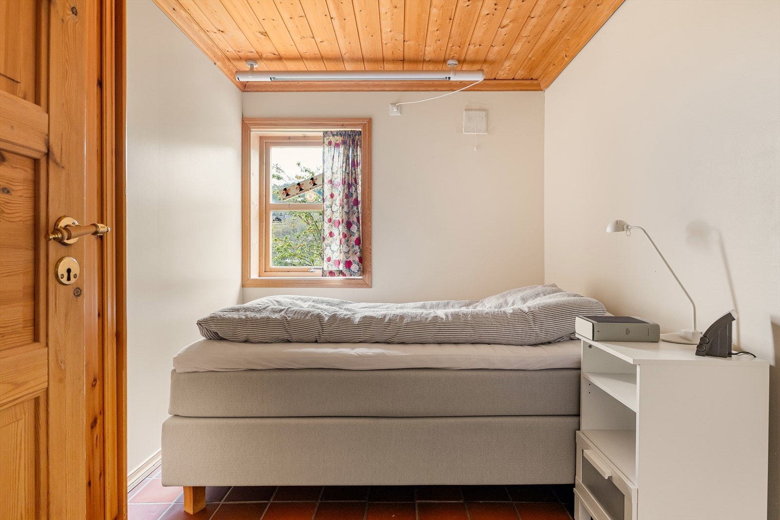 Soverommene i denne etasjen måler 8,7 m² og 7,3 m². Galleribilde