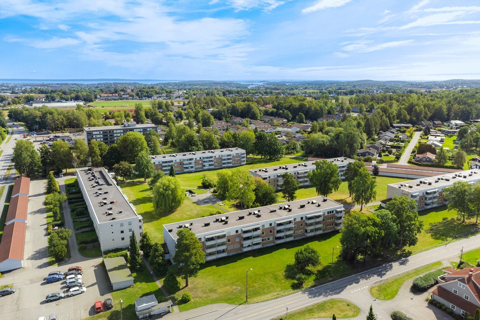 Kort gangavstand til Kiwi Vestskogen (5 min) og bussholdeplass (1 min). Galleribilde
