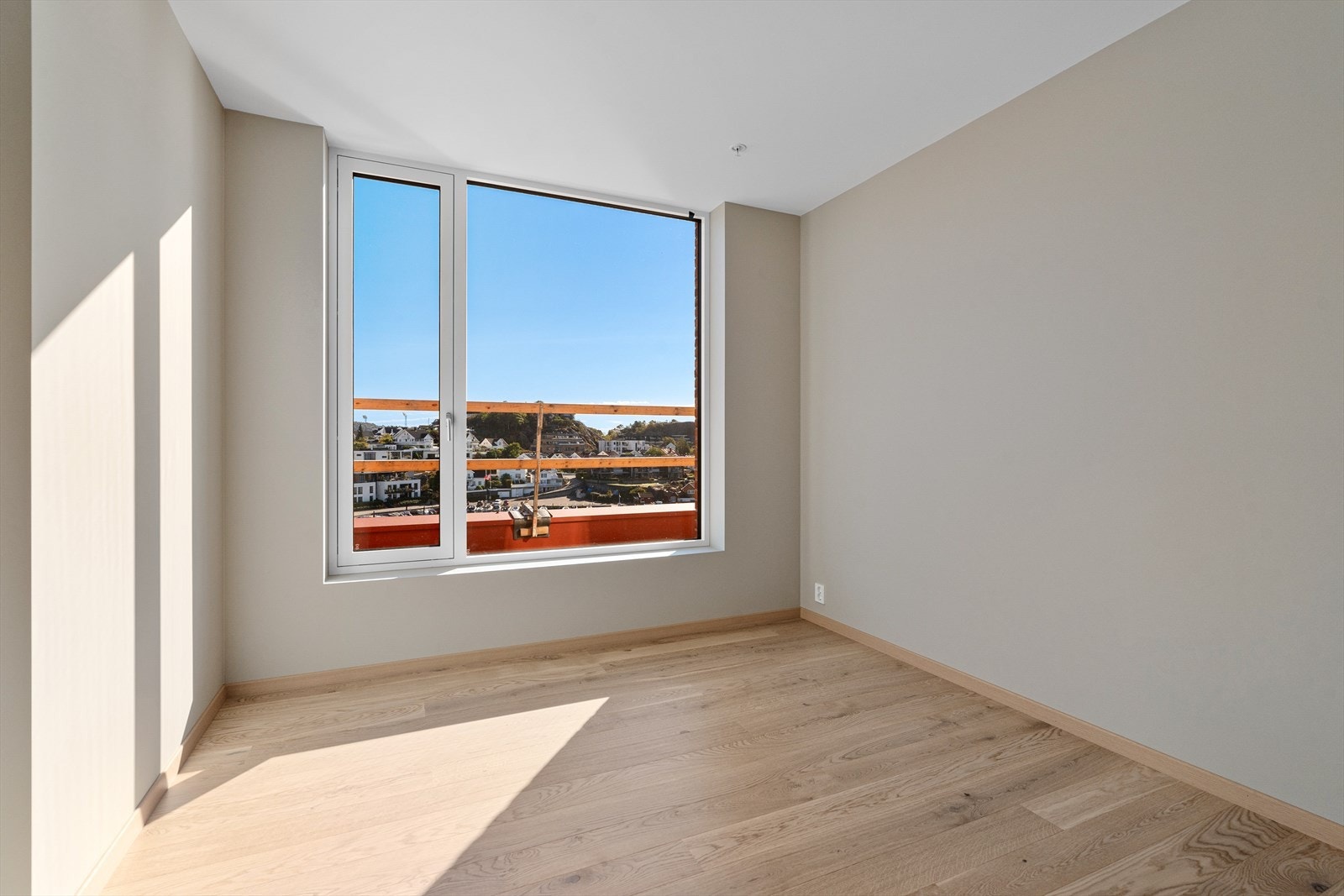 Her sett umøblert Galleribilde