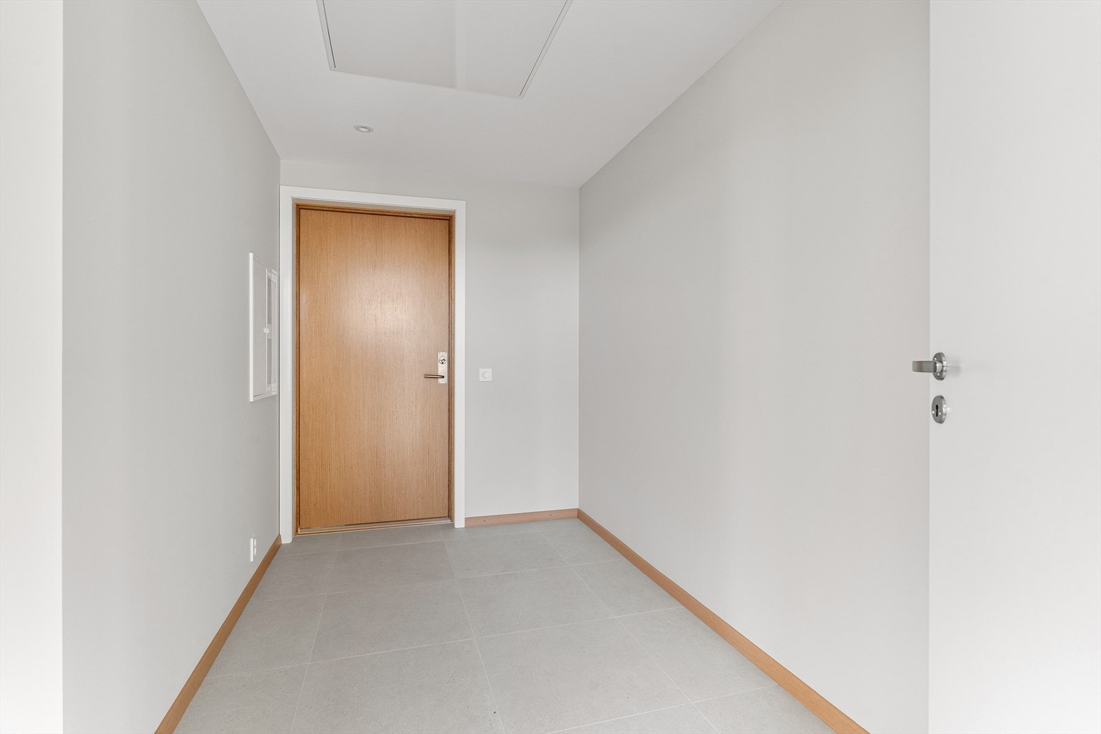 Flislagt inngangsparti med vannbåren varme i gulv Galleribilde