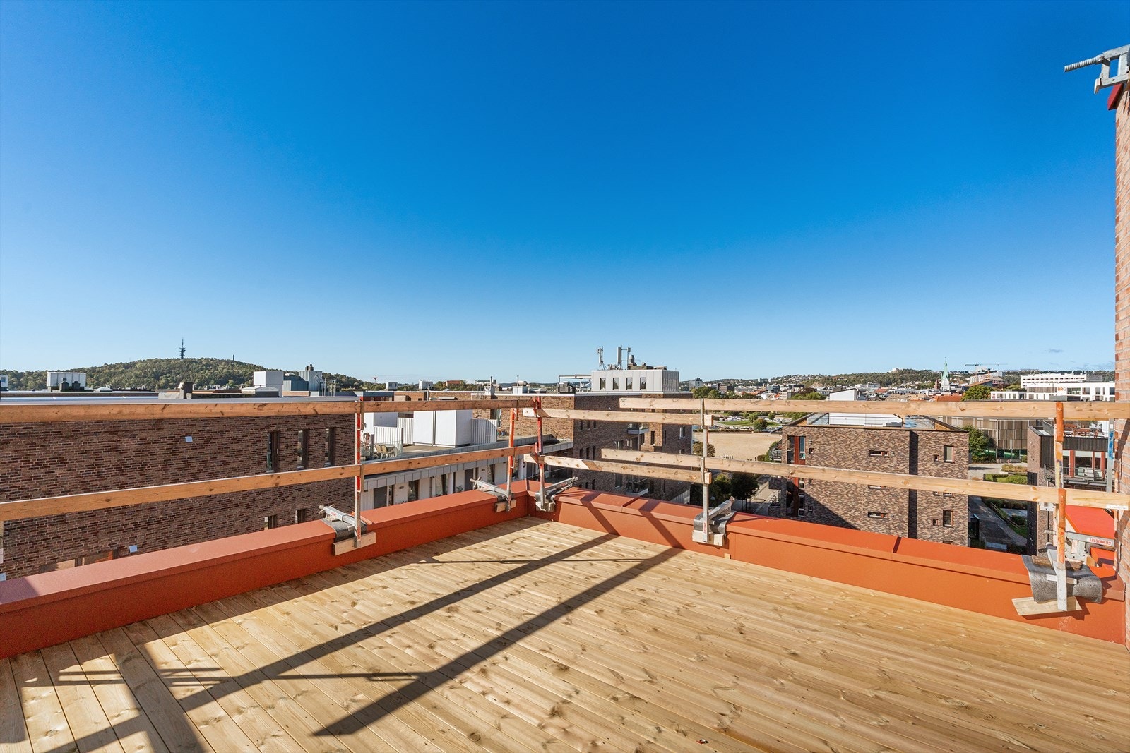 Terrasse mot vest, på terrassen har en mulighet for utekjøkken Galleribilde