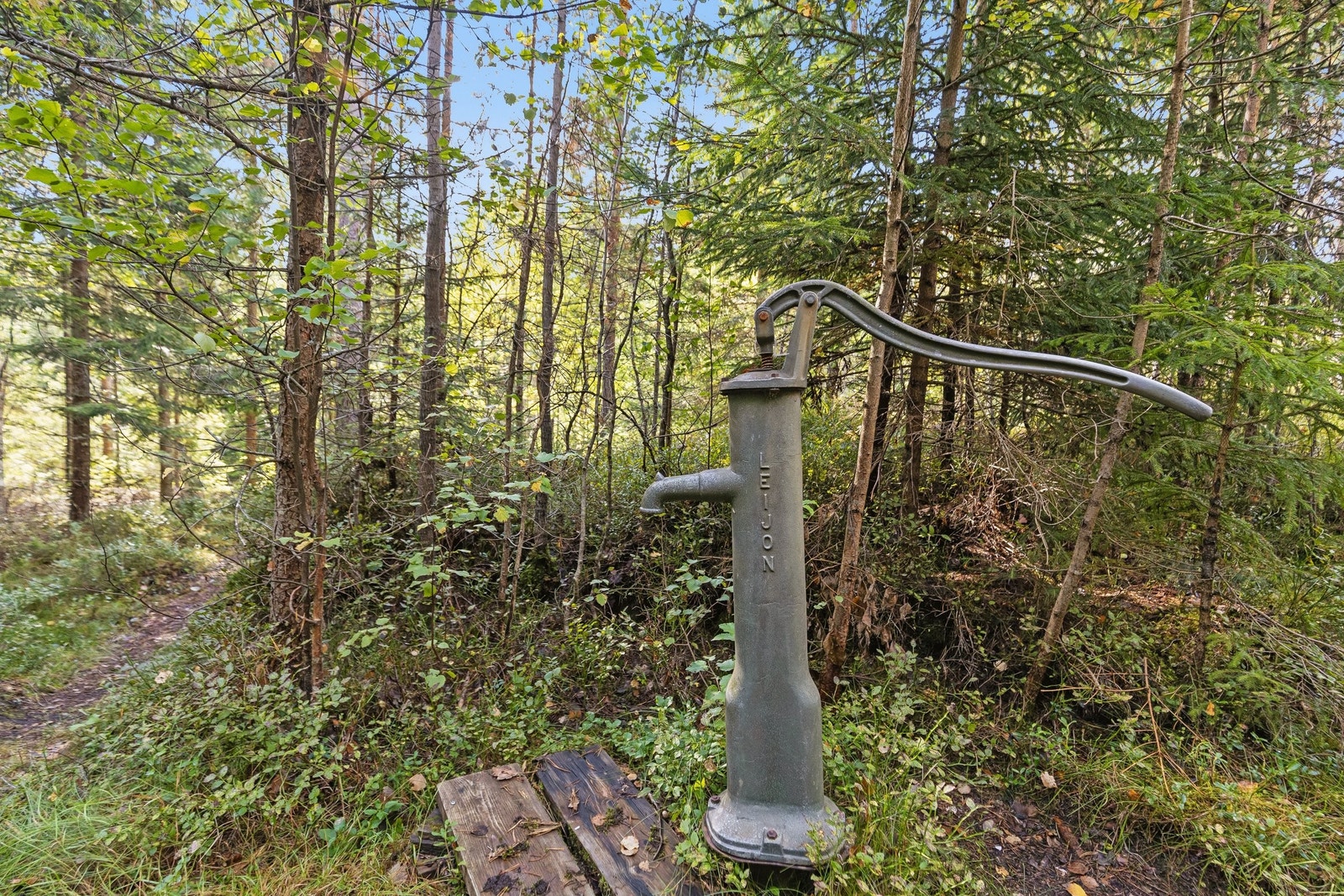 Hånd pump hele år bruk. Galleribilde