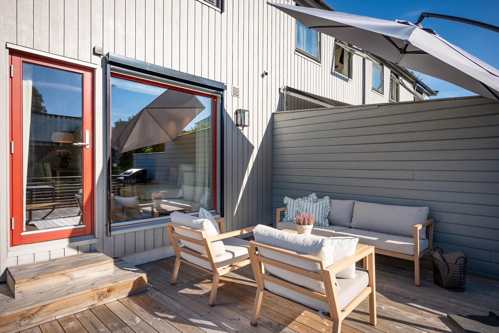 Vinduene mot terrassen er utstyrt med screens. Galleribilde
