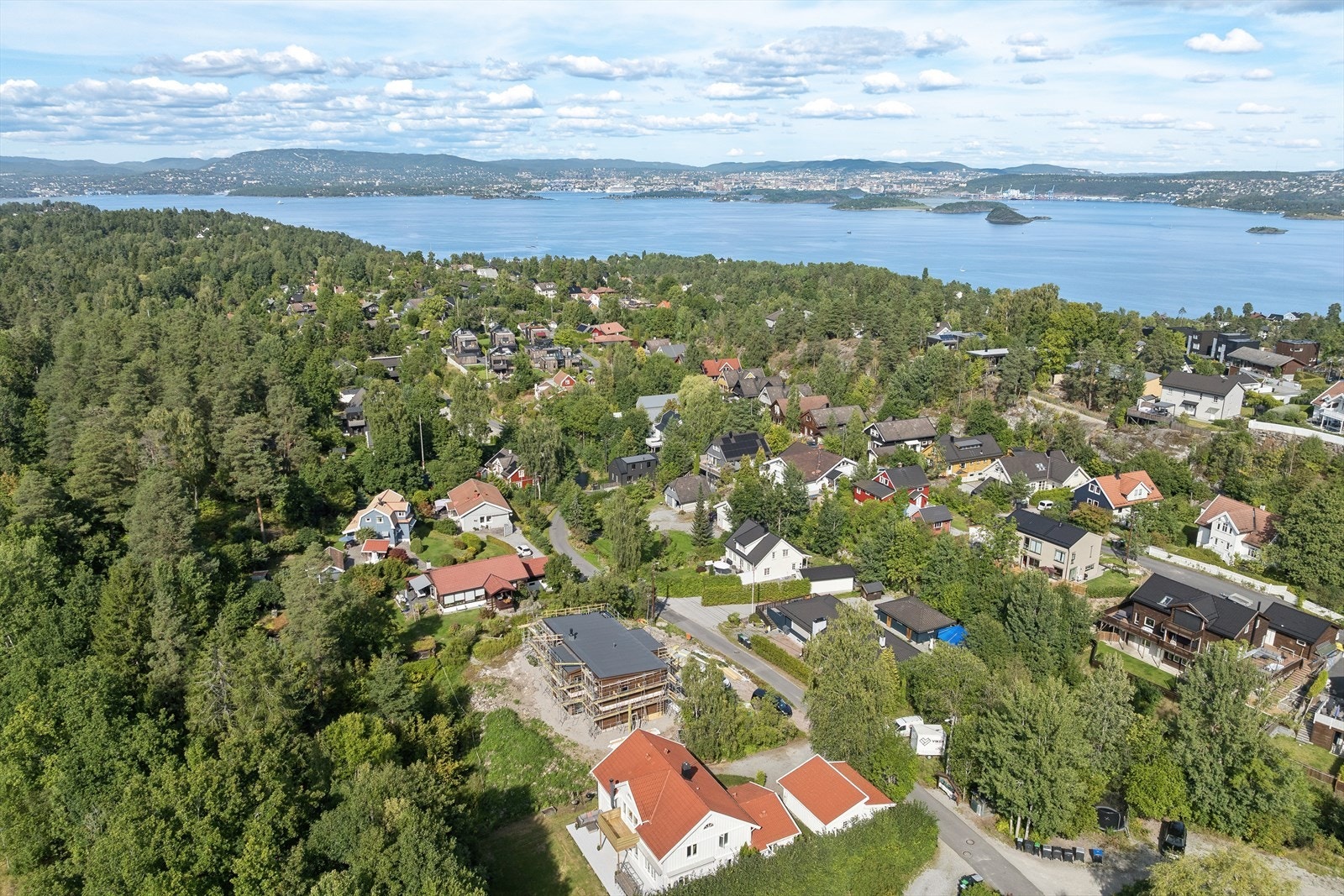 Området byr på gode rekreasjonsmuligheter, med fine badeplasser i nærheten. Galleribilde