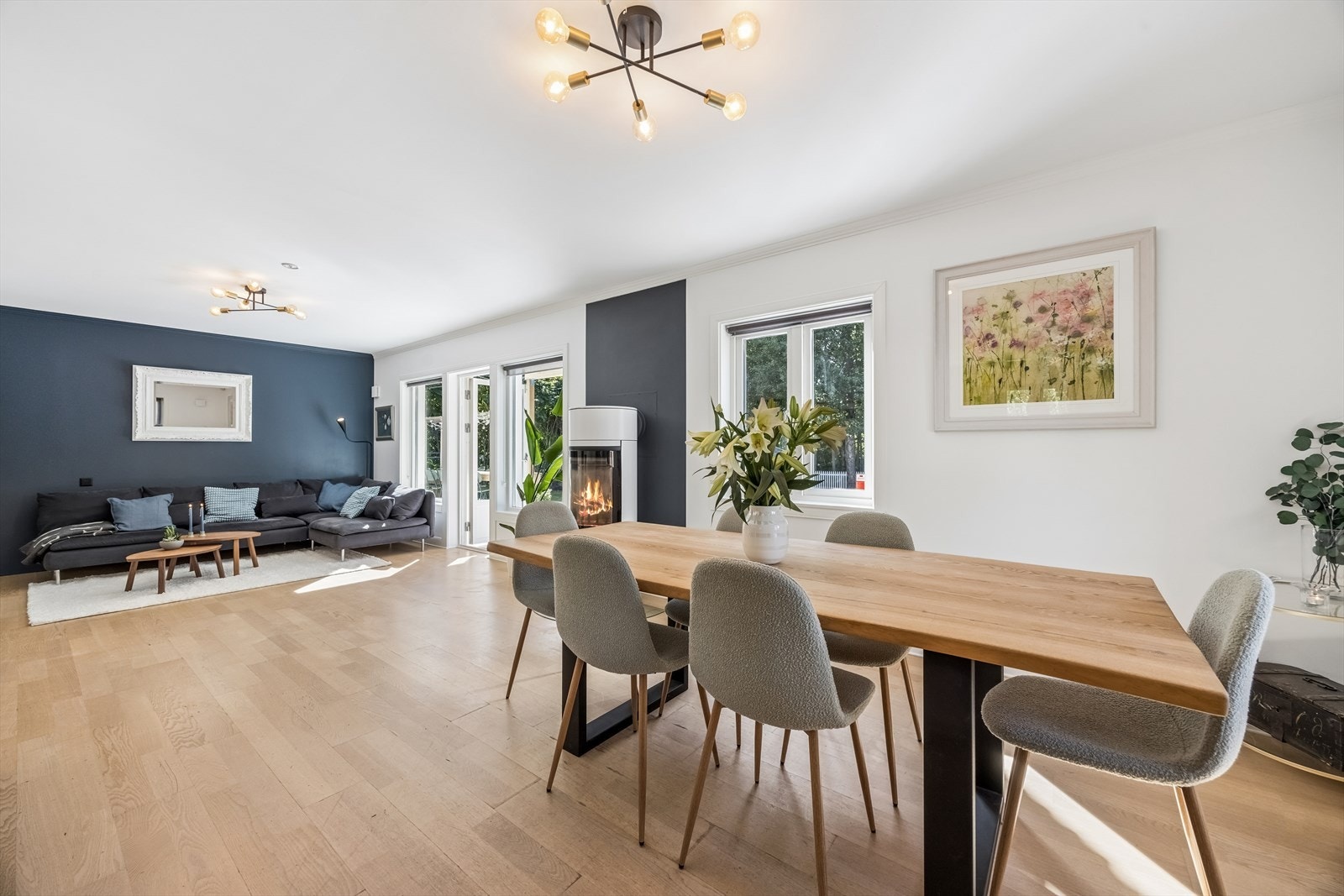 Enebolig med familievennlig planløsning og egen hybeldel. Galleribilde