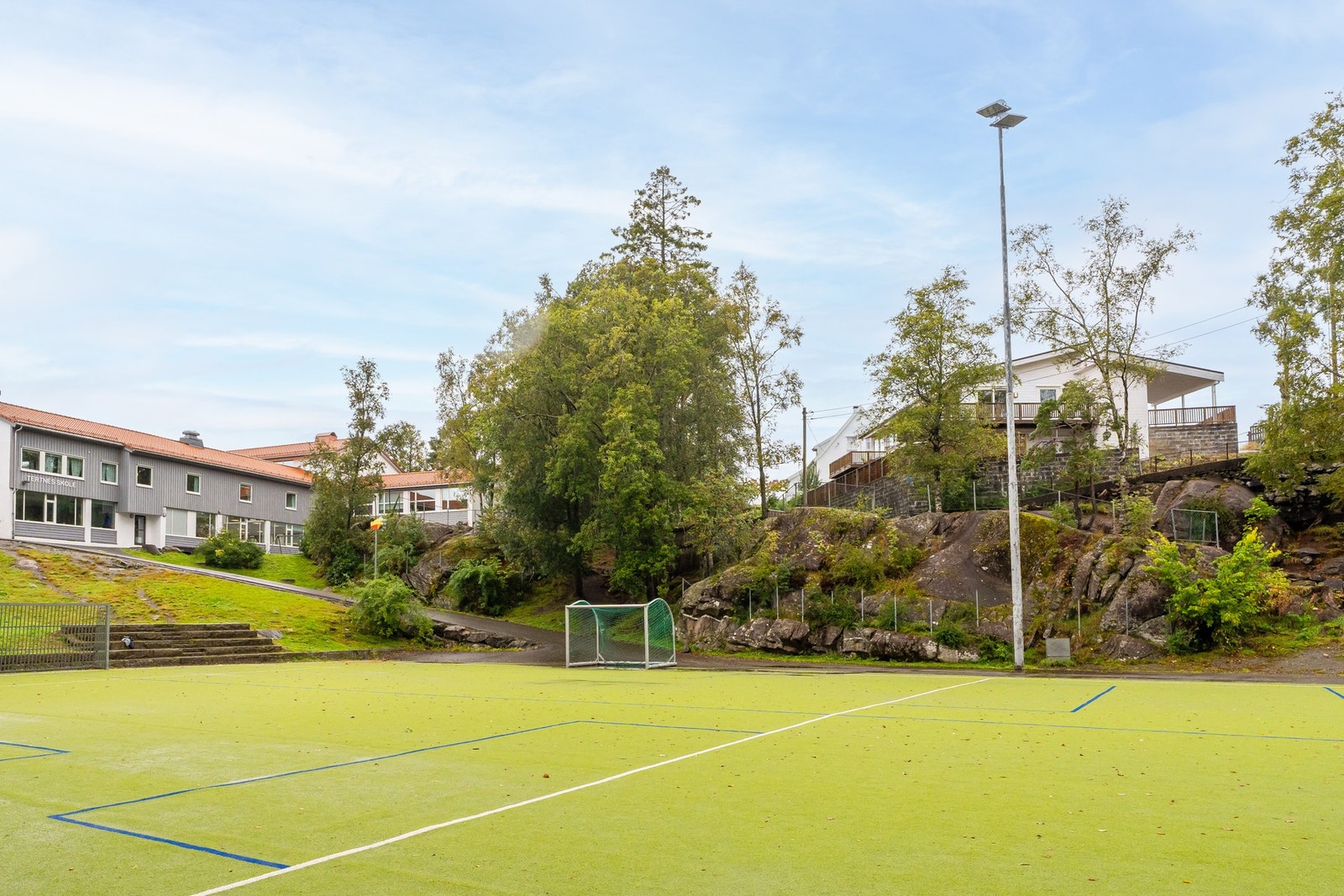 Tertnes skole ligger kun 400 meter unna. Galleribilde