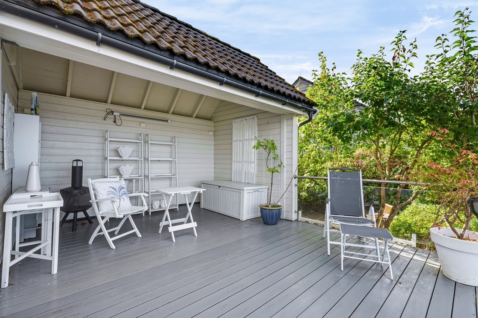 Fra stuen er det herlig terrasse med overbygget uteområde. Galleribilde