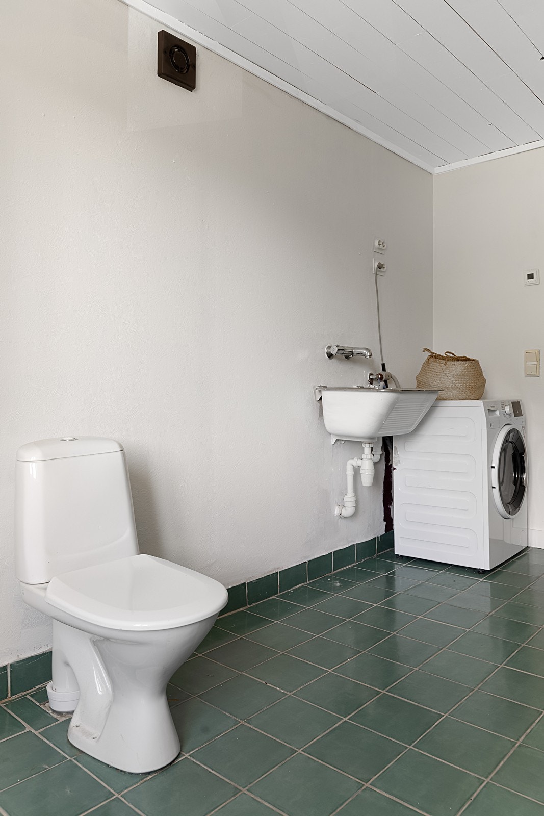 Det er i tillegg utslagsvask på badet Galleribilde