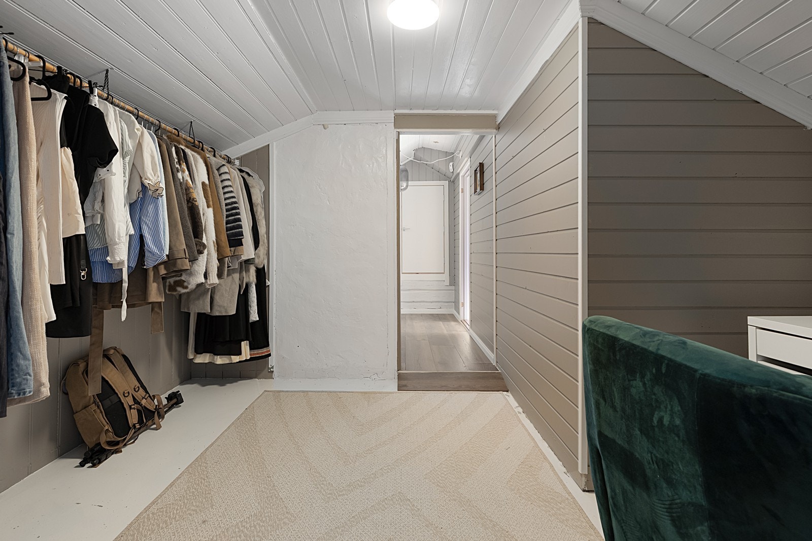 Mellomgang i 2. etasje, i dag brukt som garderobe og kontor Galleribilde