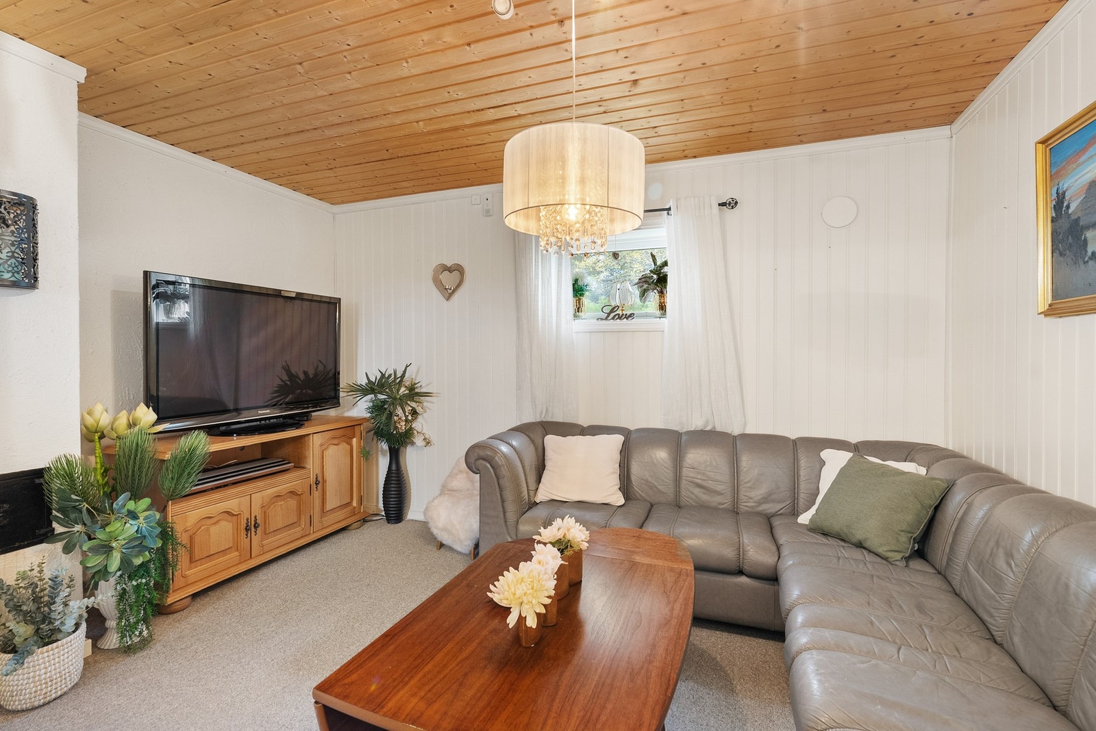 Innredet rom i kjelleren benyttet som kjellerstue med sittegruppe. (ikke omsøkt Bodø kommune) Galleribilde