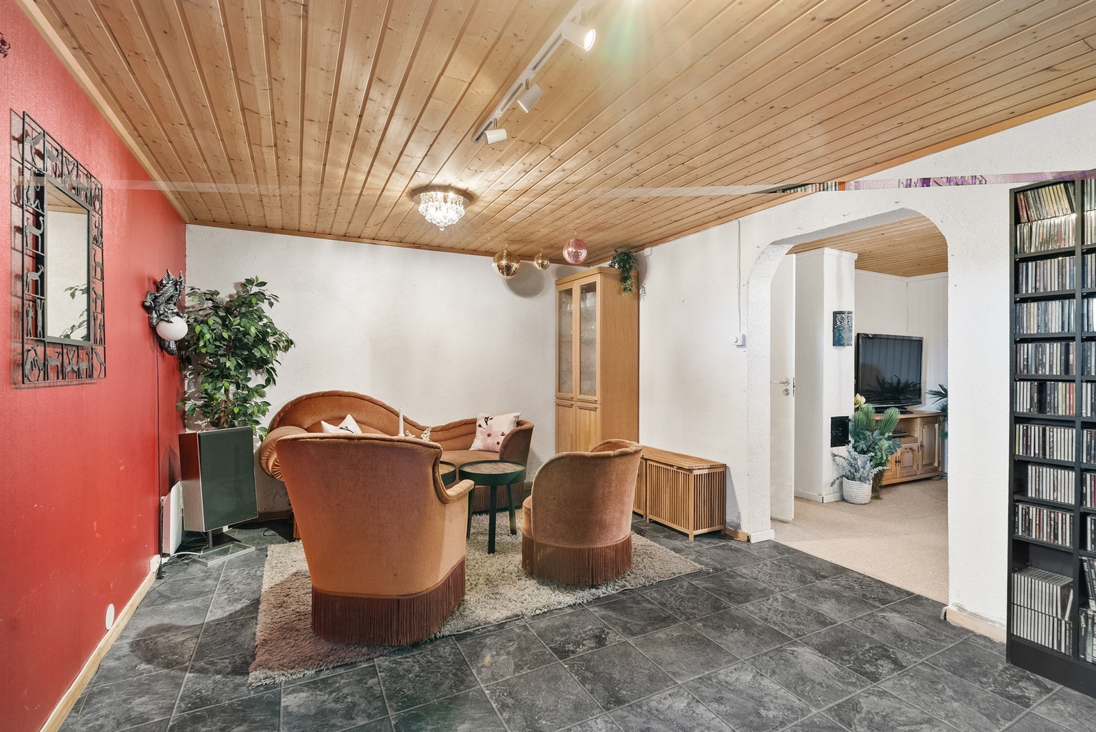 Innvendig trepanel i himling og skapinnredning i kjelleren. (ikke omsøkt Bodø kommune) Galleribilde