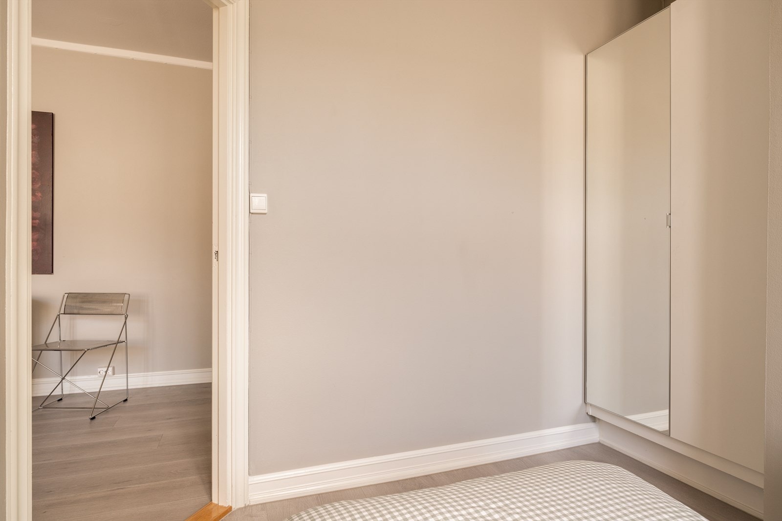 Her har du plass til seng, nattbord og garderobe. Galleribilde