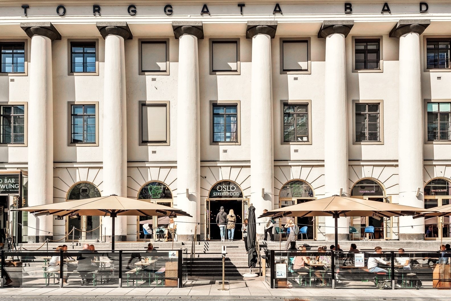 Oslo Street food, tidligere Torggata Bad, ligger en kort gåtur fra leiligheten. Stedet har blitt omgjort til Oslos mest spennende mathall. Det som tidligere var Oslos største innendørsbasseng, er nå en fantastisk blanding av kulturer, mat og drikkevarer. Galleribilde