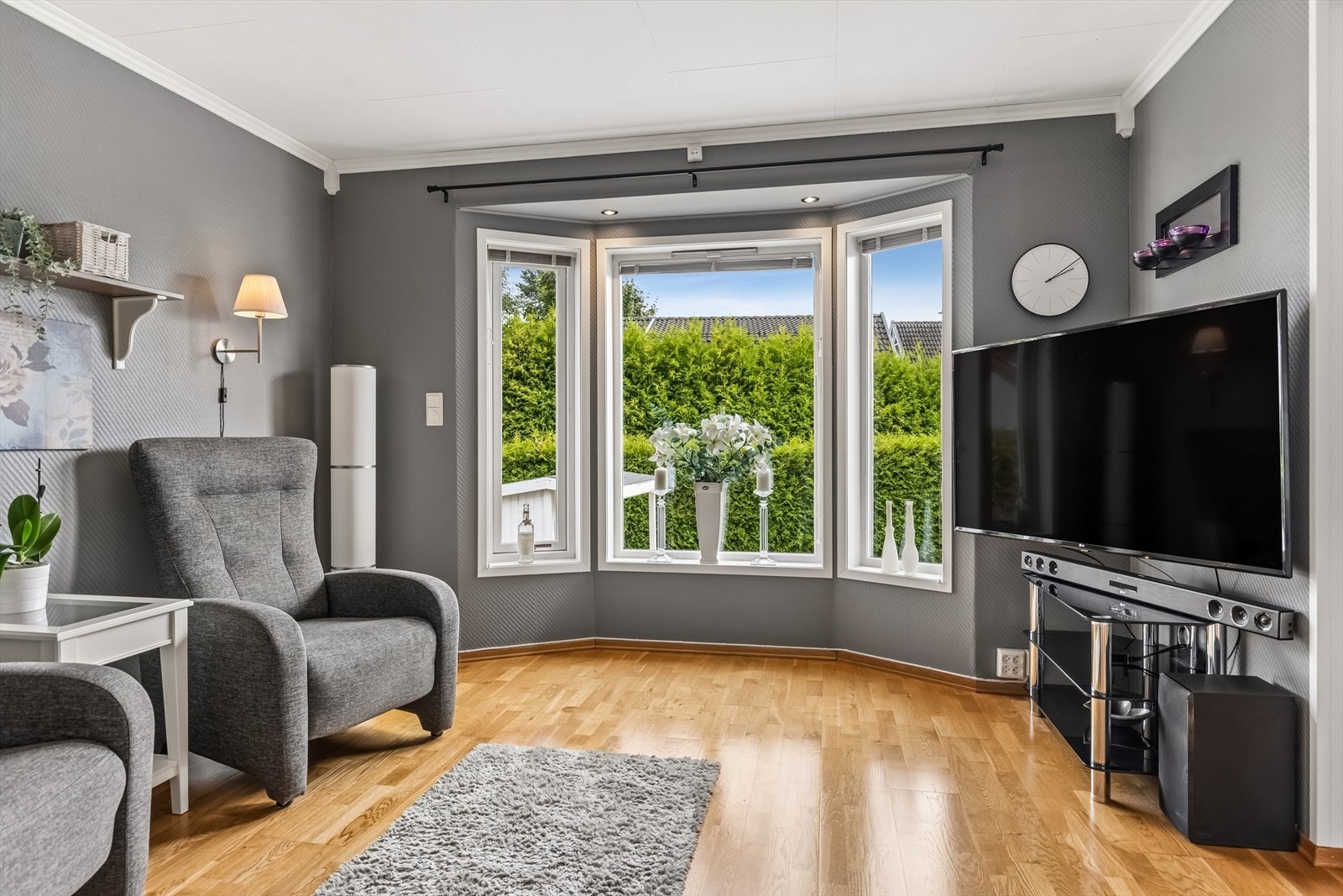 Store vinduer uten innsyn. Galleribilde