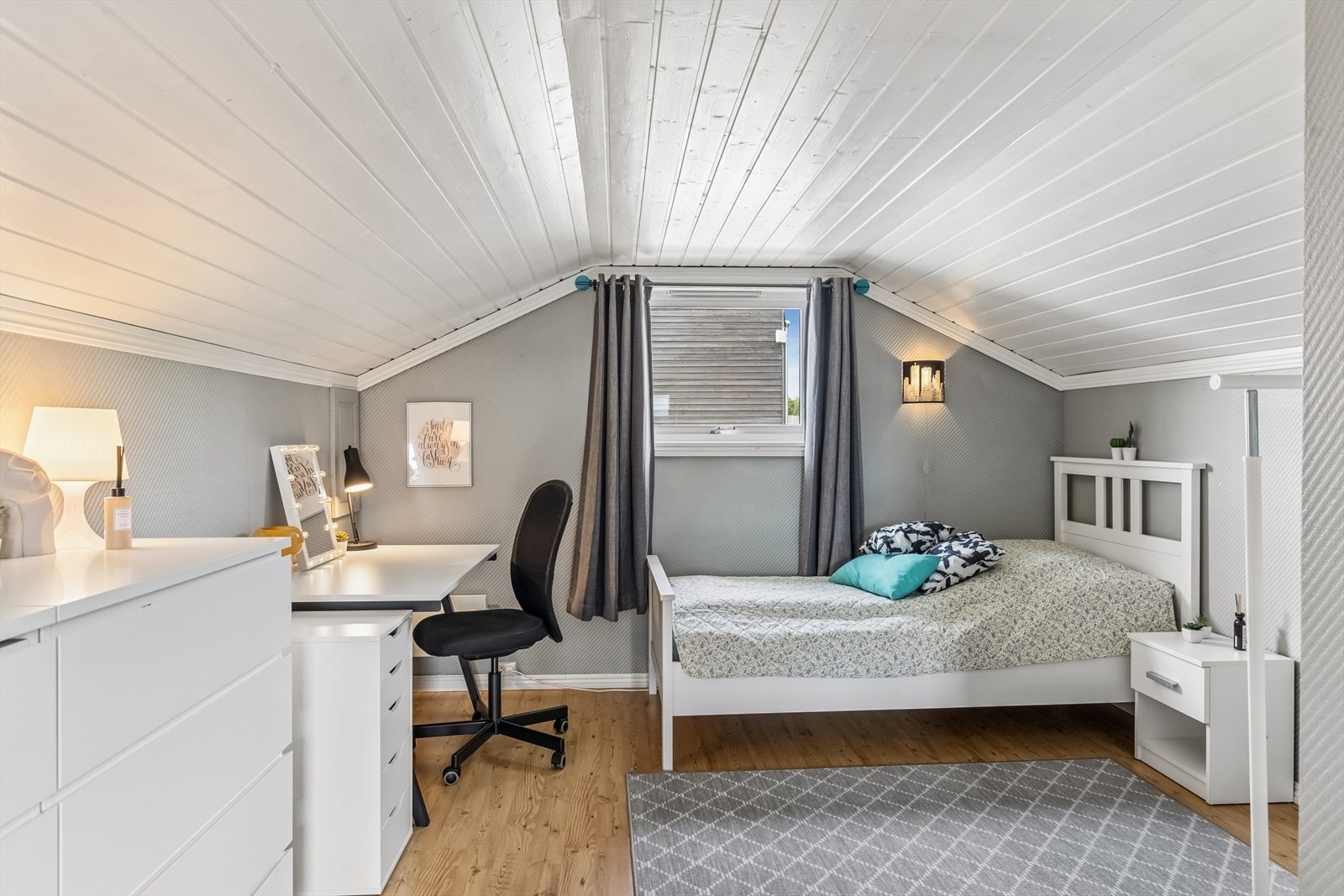 Loftet er av god størrelse og har mange bruksområder. Galleribilde
