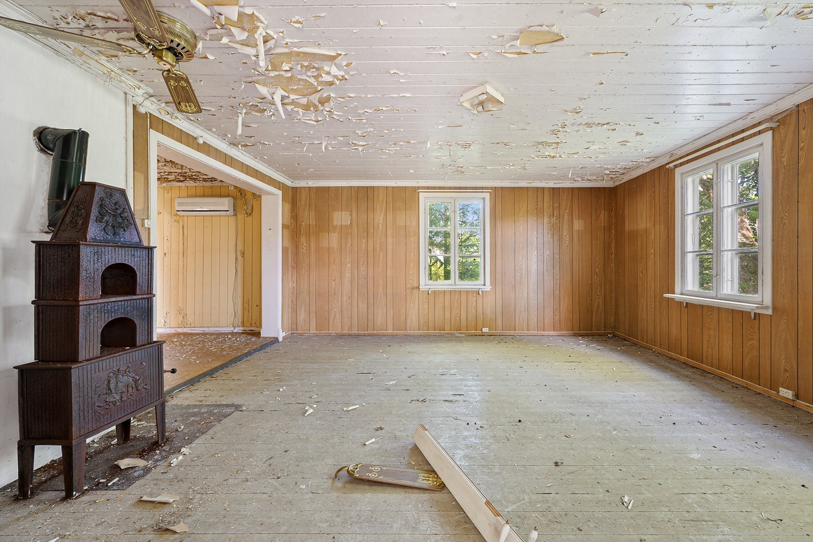 Boligen er svært slitt og har stort behov for renovering Galleribilde
